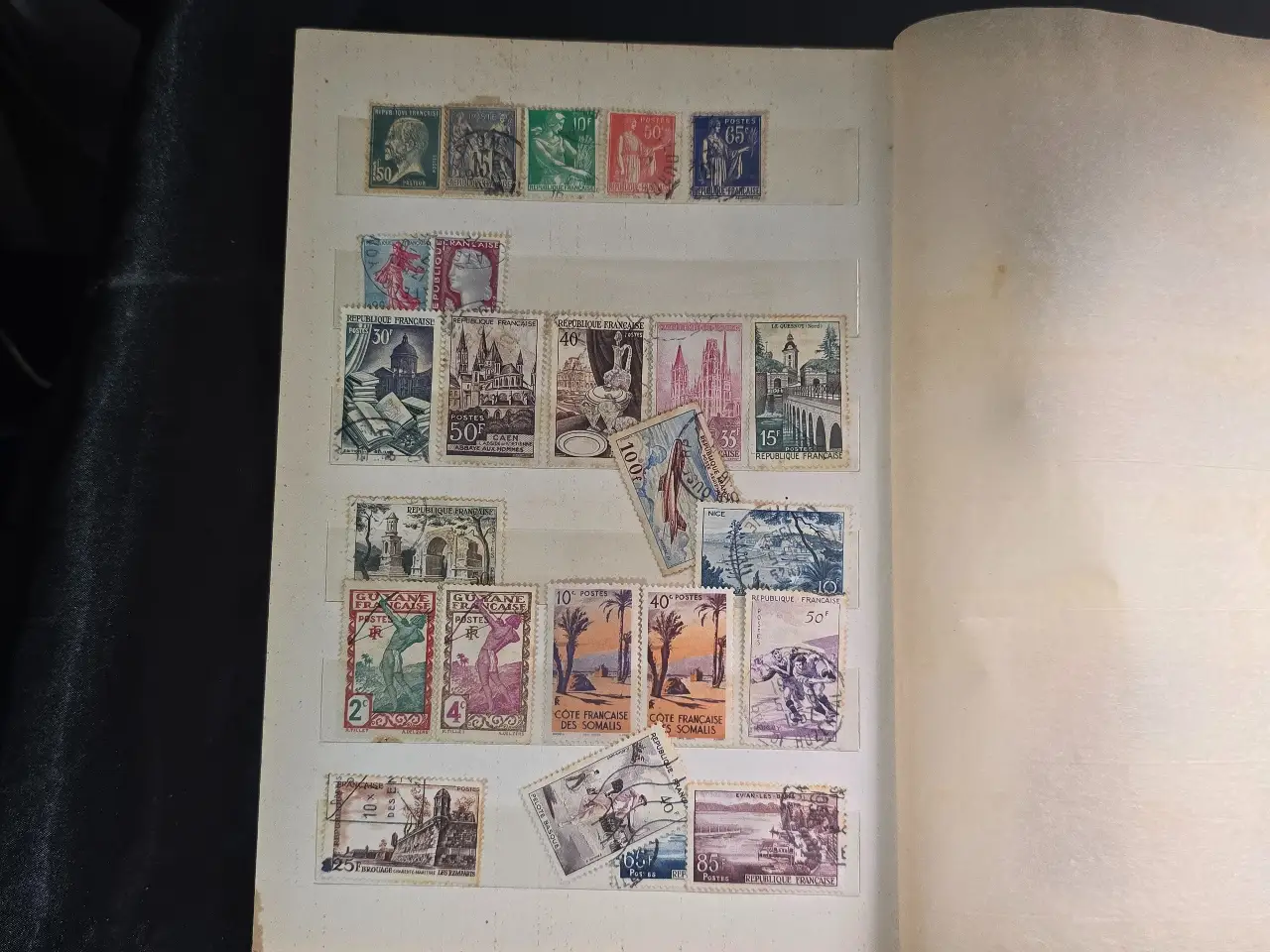 אלבום לבולים בולי עולם ישנים האלבום שנות ה.60 כל הבולים מצולמים