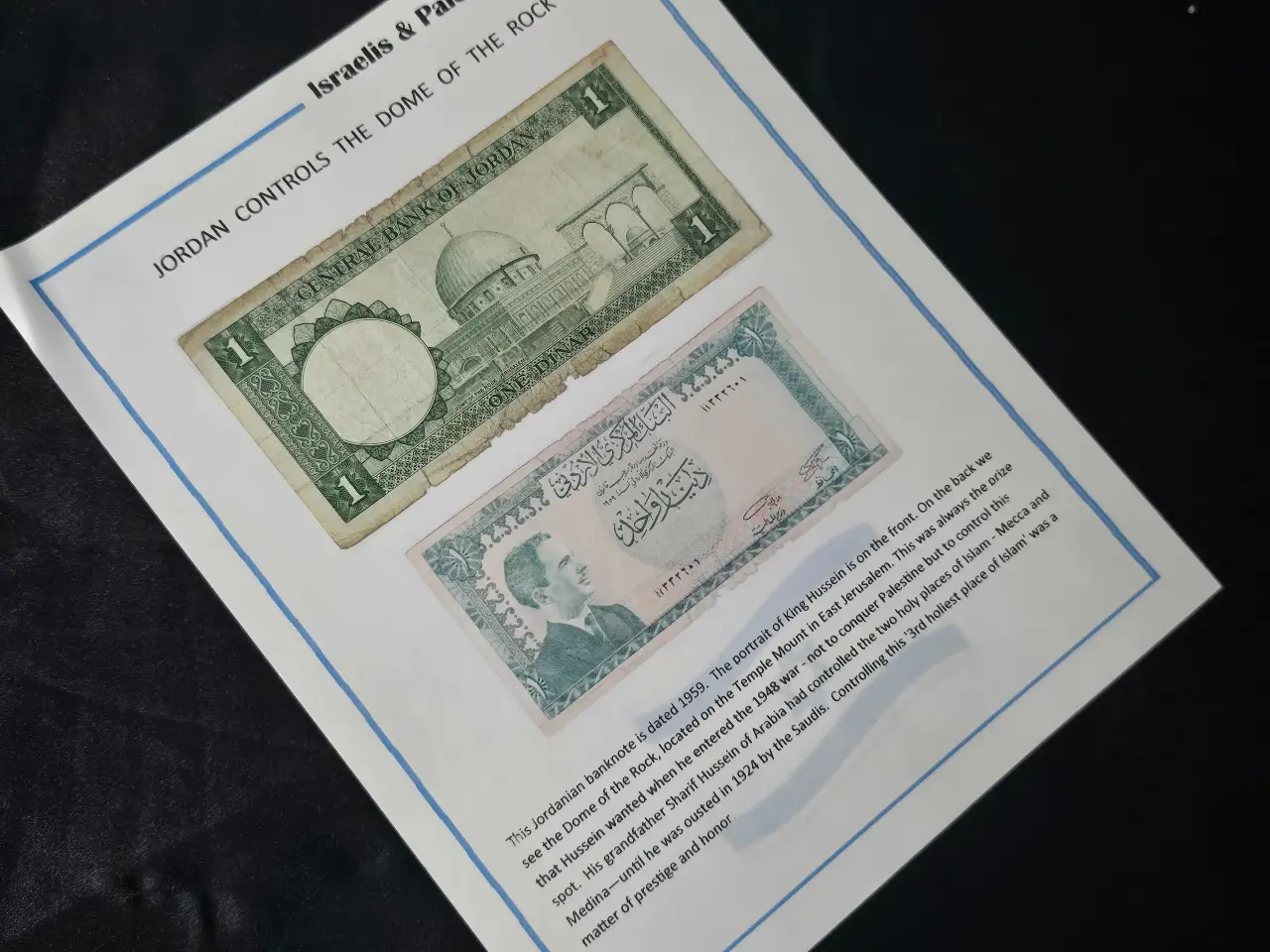 שטר 1 דינר ירדן 1959, דיוקן המלך חוסיין וכיפת הסלע. אנא צפו בסריקות לדירוג עצמי. מקור הפריט באוספיו של יעקב יבלוק - VirtualJewishmuseum.com. הפריט מוצג על דף קרטון דק, עם הסבר וצילומים. הפריט נתון בתוך שרוול ניילון איכותי וניתן להוציא אותו בקלות ובבטחה מתוך דף התצוגה.