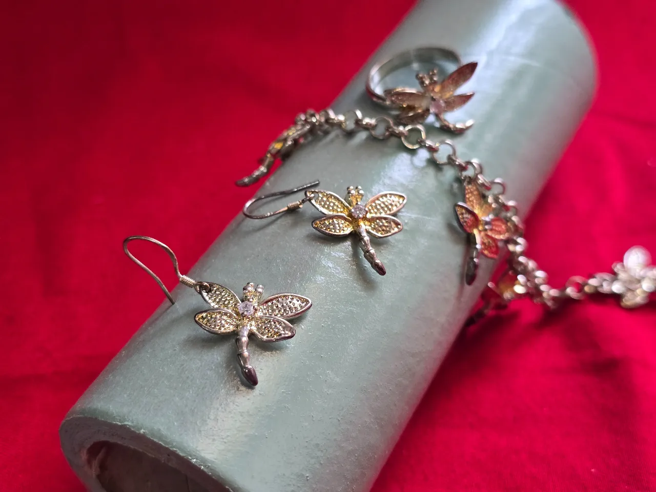 סט של צמיד זוג עגילים וטבעת מידה 8 כל הפריטים המצולמים הם כסף 925 חתום