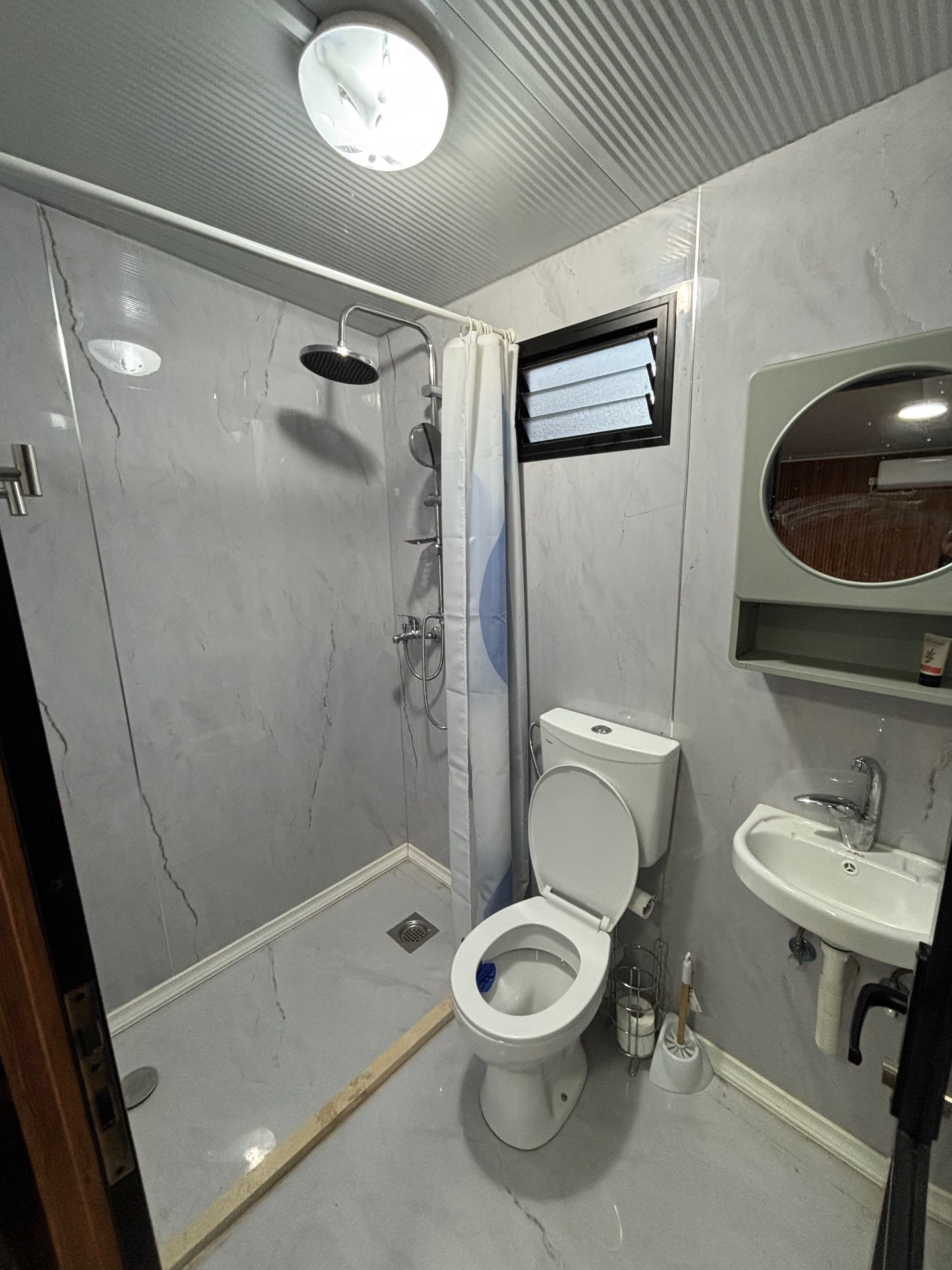 הבקתה בחווה B”H village