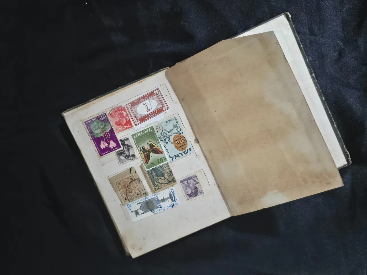 אלבום בולים שנות ה.60 מודבקים בולי מס קניה האלבום מלא בולים ארץ ישראל