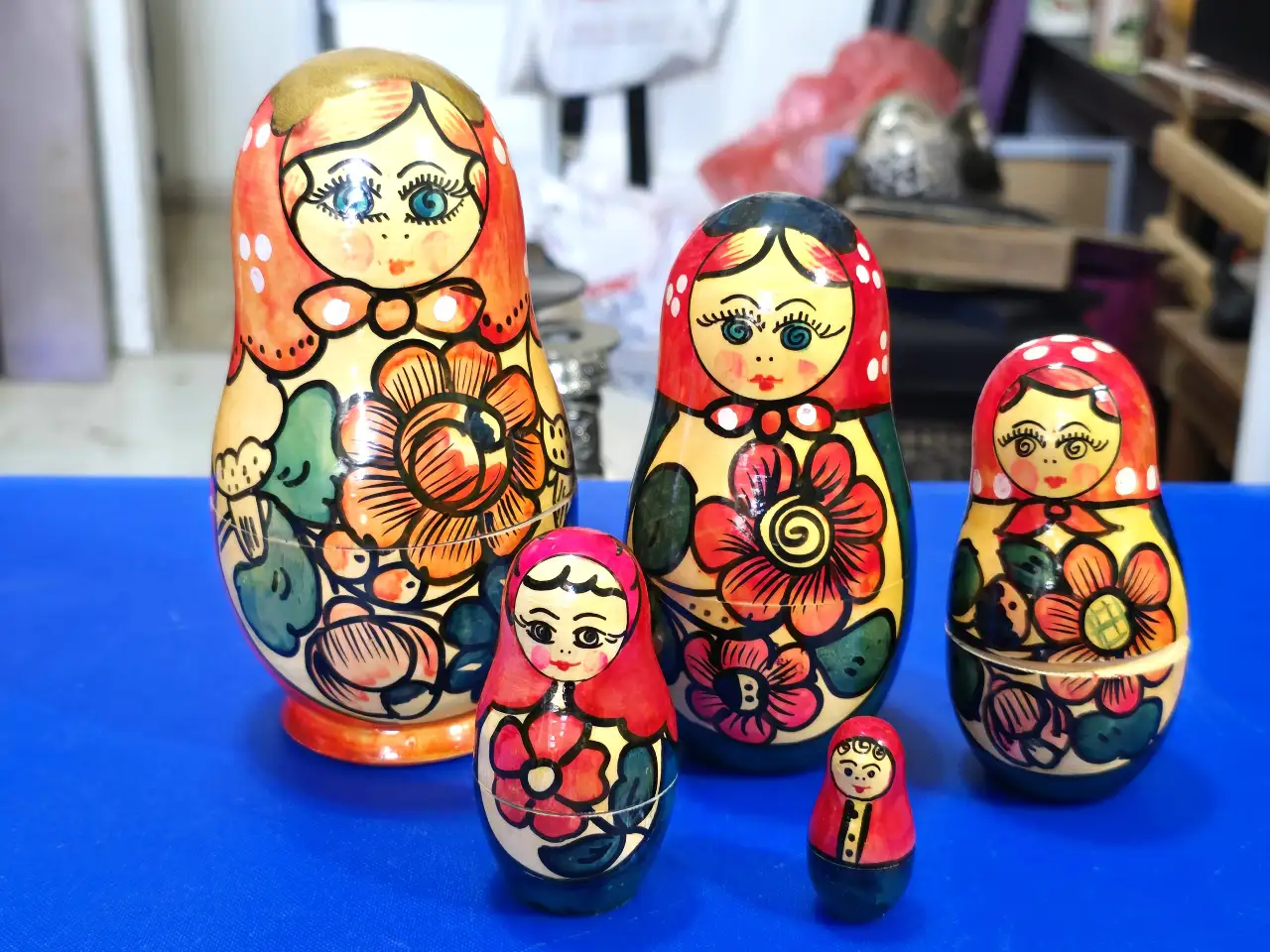 בבובת בבושקה 5 חלקים גובה 15 ס'