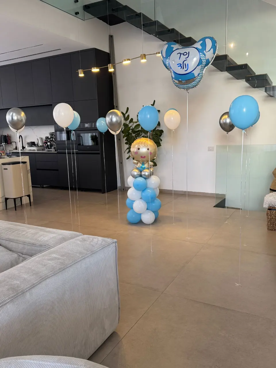 סידור חדר בלונים