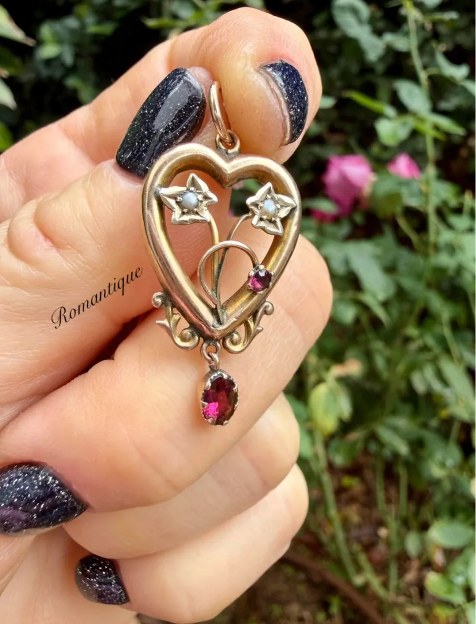 שרשרת לב עם אבנים