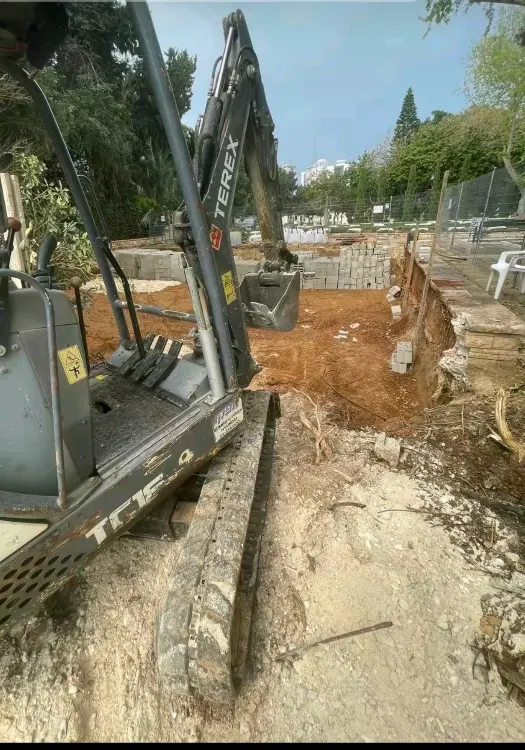 עבודות עפר מיני מחפרון ובובקט