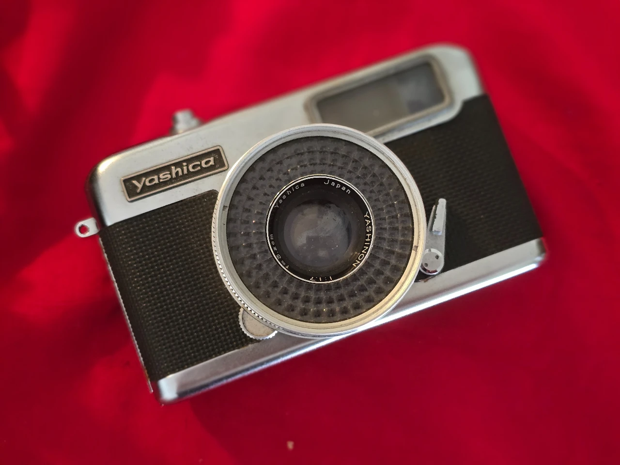 מצלמת פילים שנות ה.60 (Yashica Haif 17) העדשה f1.7    .....32mm