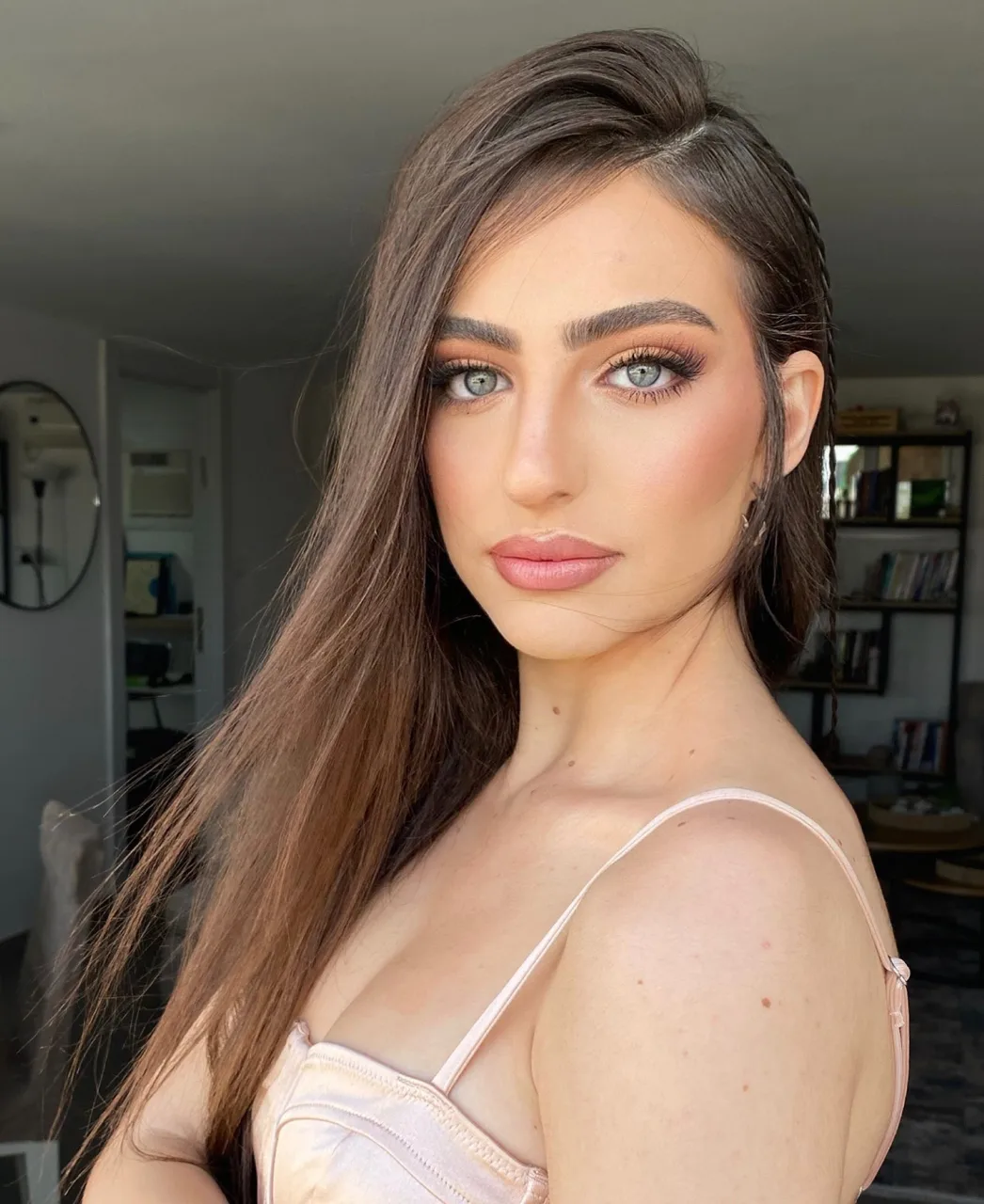 איפור ערב כולל ריסים בהגעה אליי