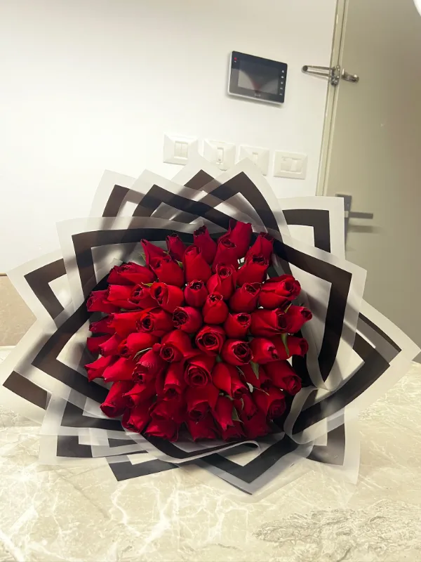 red roses 🌹