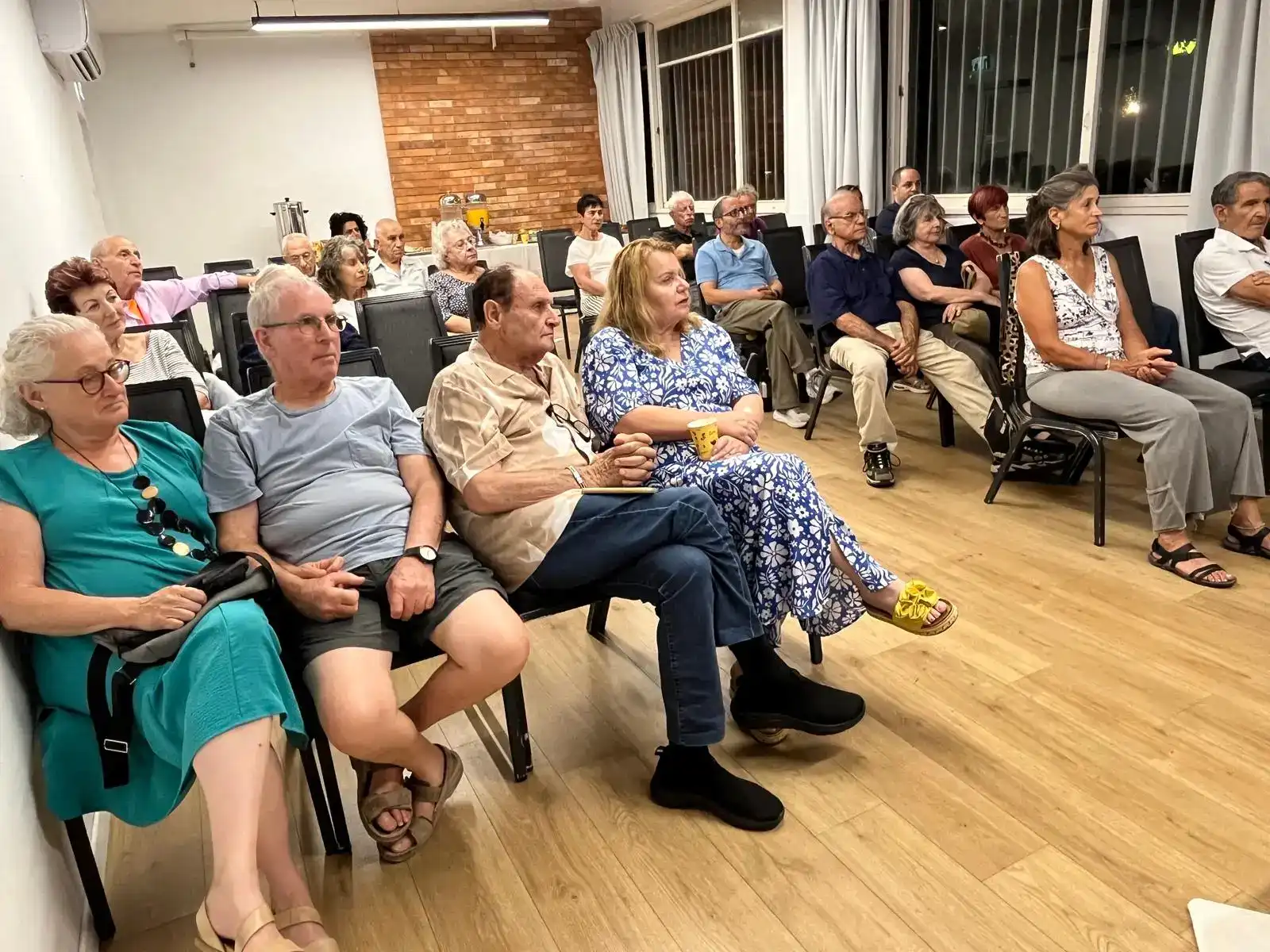 הרצאה: בין תנועה לקיפאון – מסע בעקבות הספר "זזה במקום"