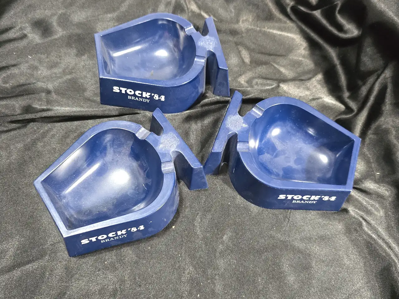 לוט של 3 מאפרות עם פרסומת לסטוק 84 ברנדי