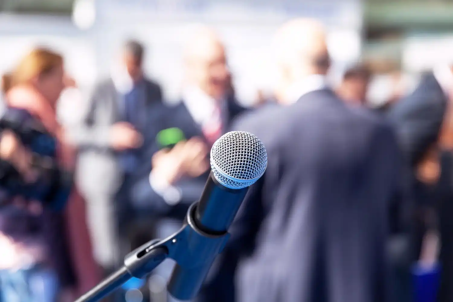 איך לשחרר פחד קהל ולהתחיל לדבר בביטחון