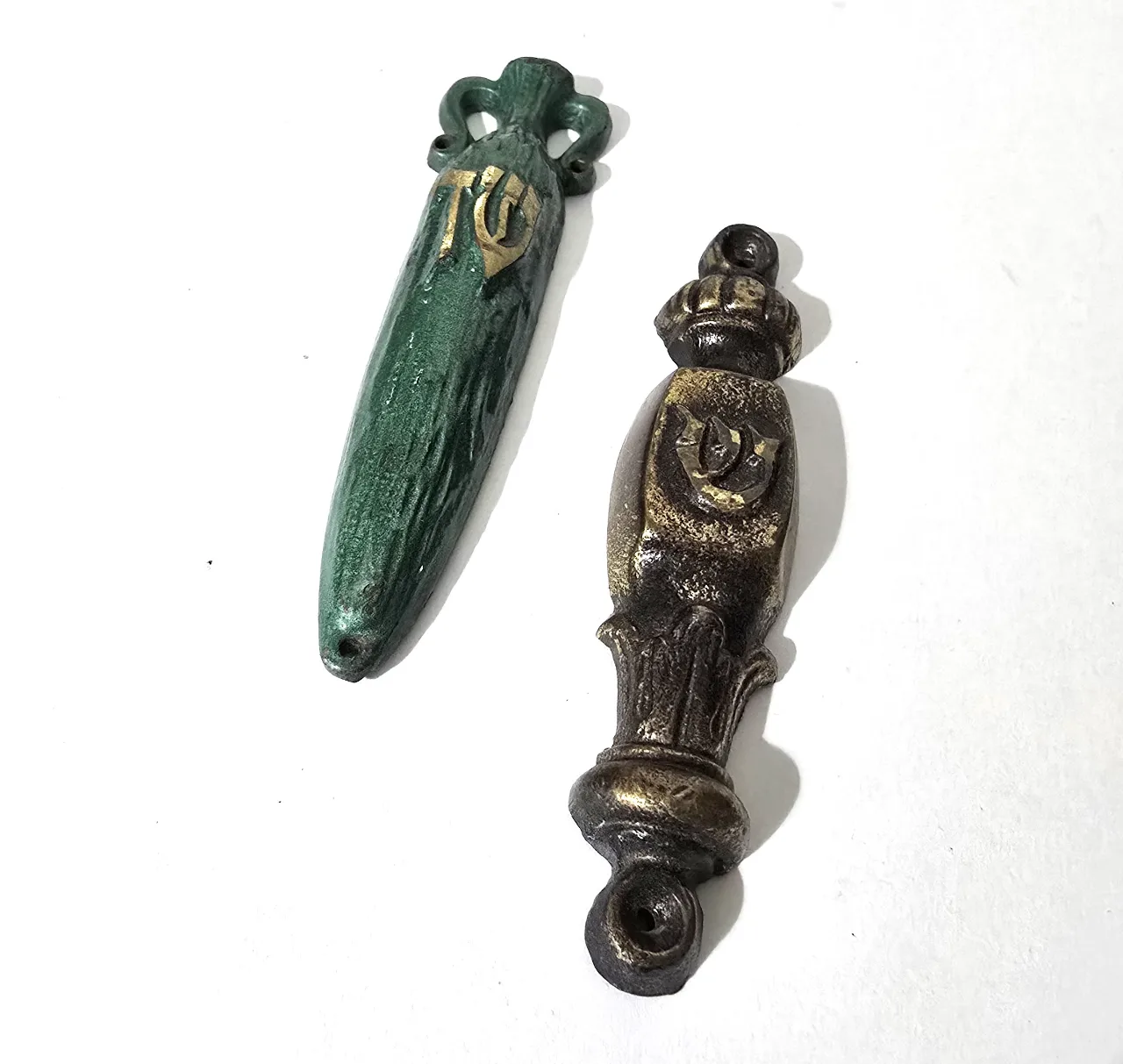 לוט של בתי מזוזות ישנות תוצרת ישראל .מזוזות מפליז 10 ס'מ גובה לכל אחת-וינט'ג