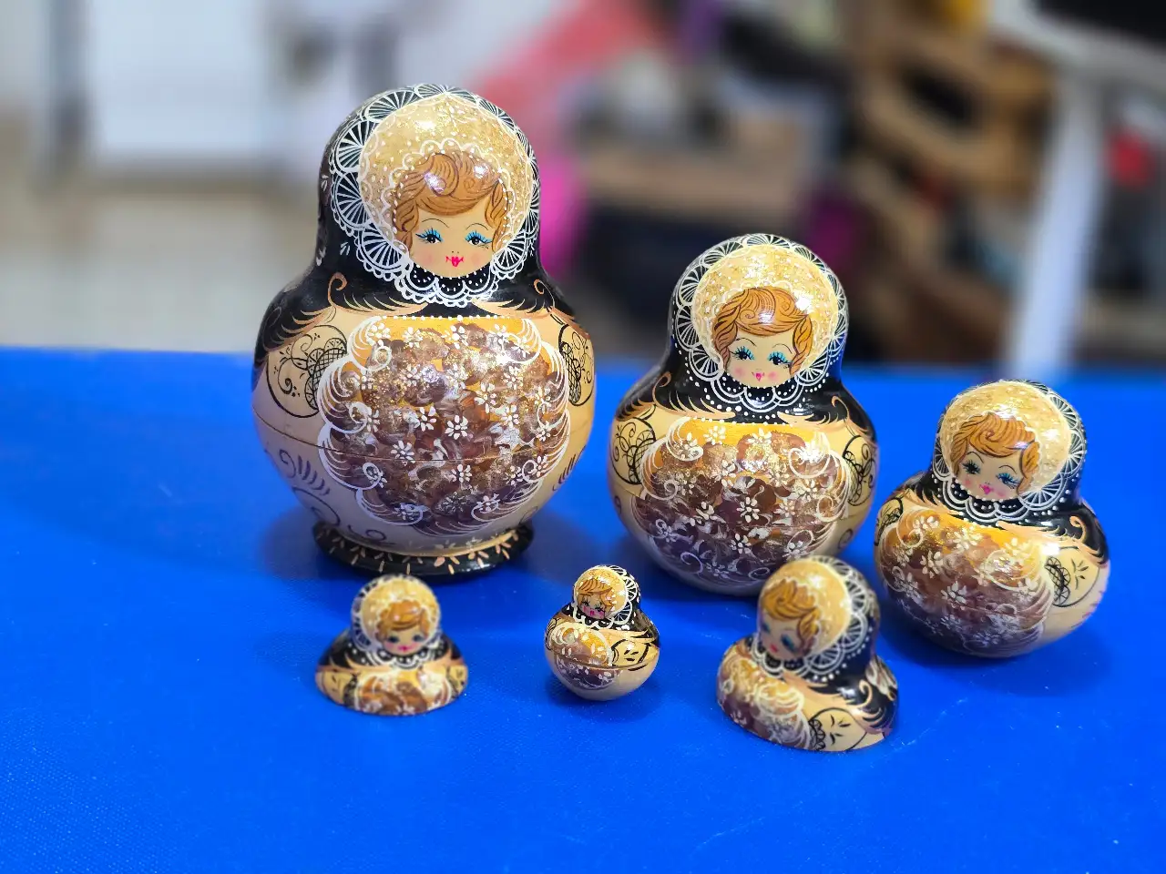 בובת בבושקה מהממת ויפה 4 חלקים ועוד 2 בובות שהחלק התחתון חסר נא לשים לב לתמונות