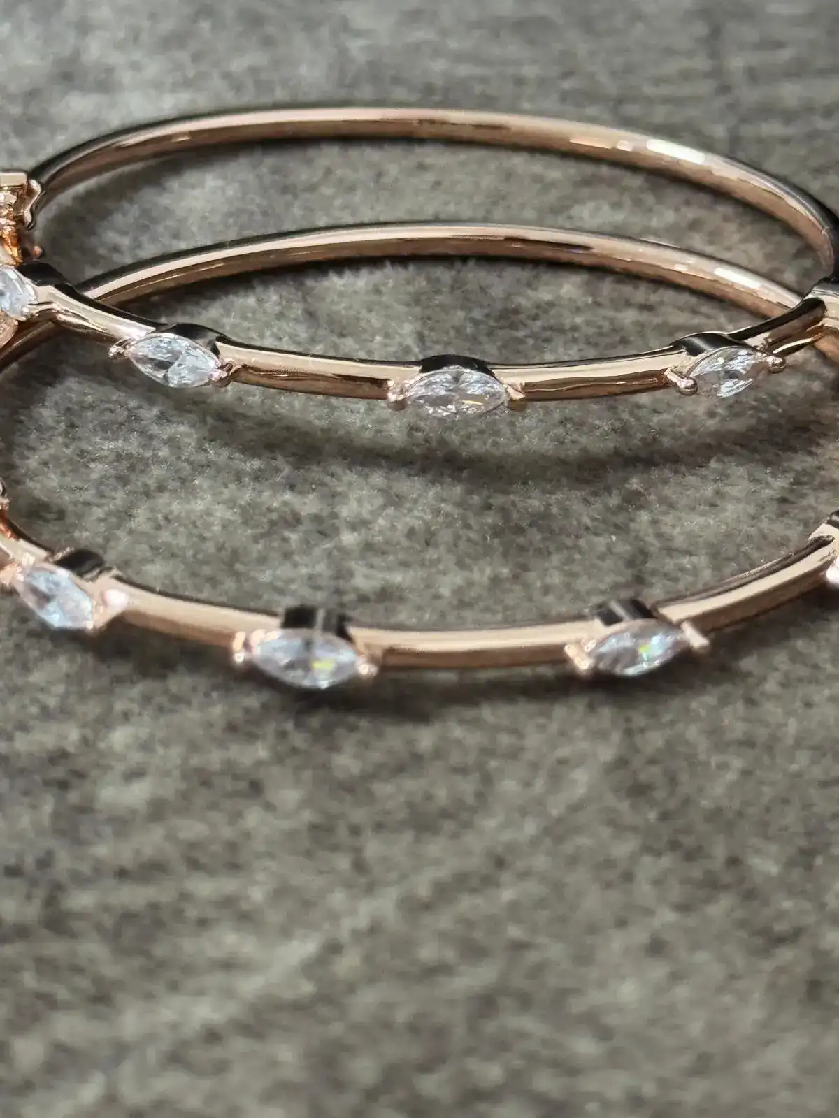 צמיד טניס קשיח