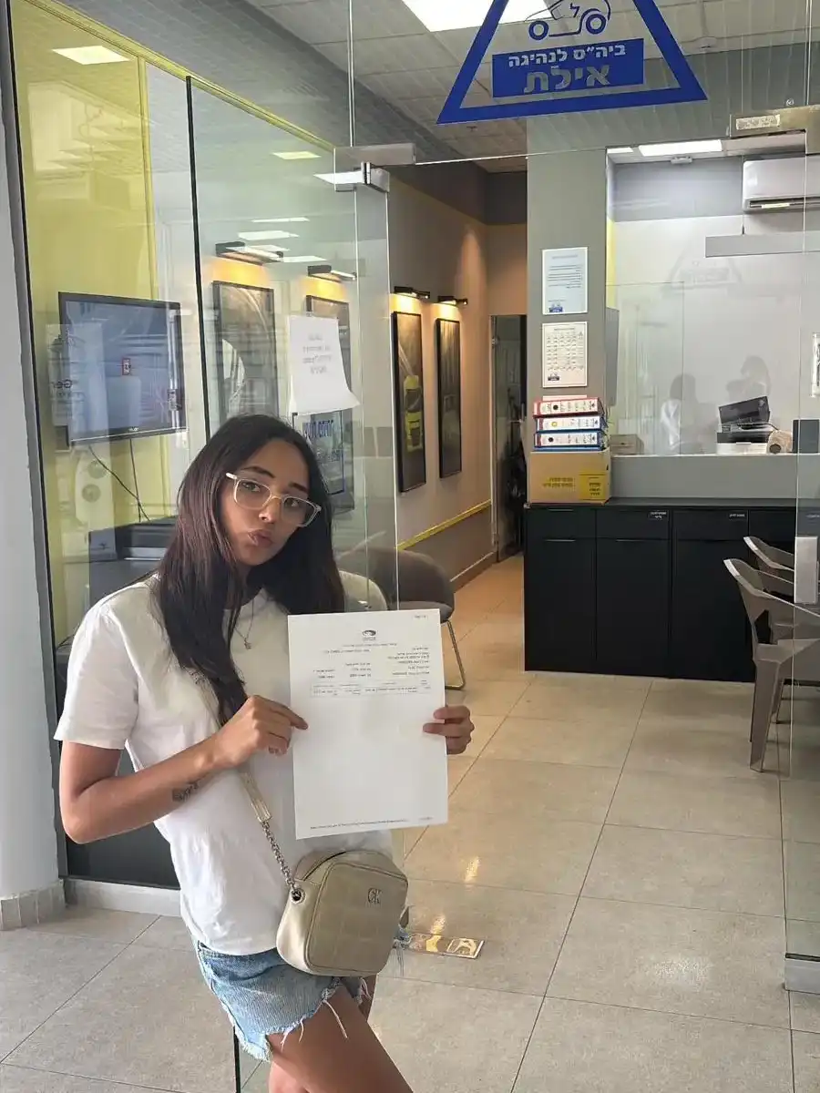 סיוע בלימוד תאוריה לנהיגה באילת | אדיר פרץ מורה לנהיגה