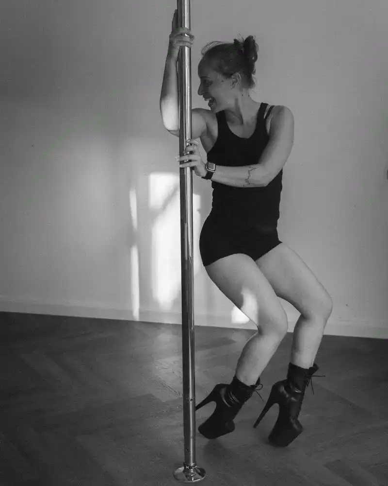 יתרונות האימון על עמוד לנשים בכל גיל