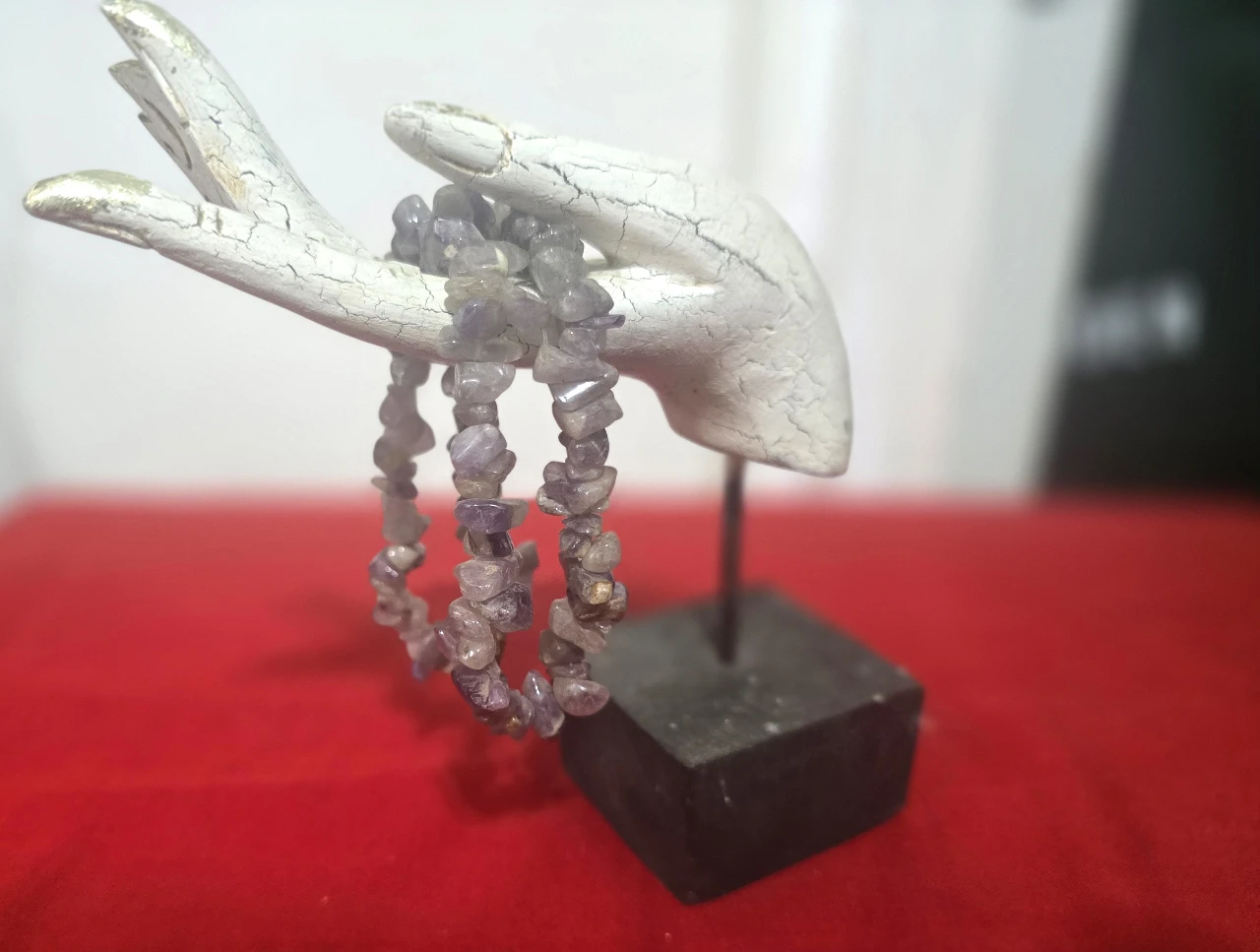 שרשרת אבנים טבעיות אמטיסט (אחלמה) צבעים סגול כהה וסגול לילך