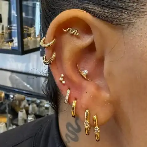 עיצוב אוזניים – 4/7 עגילים כולל חורים