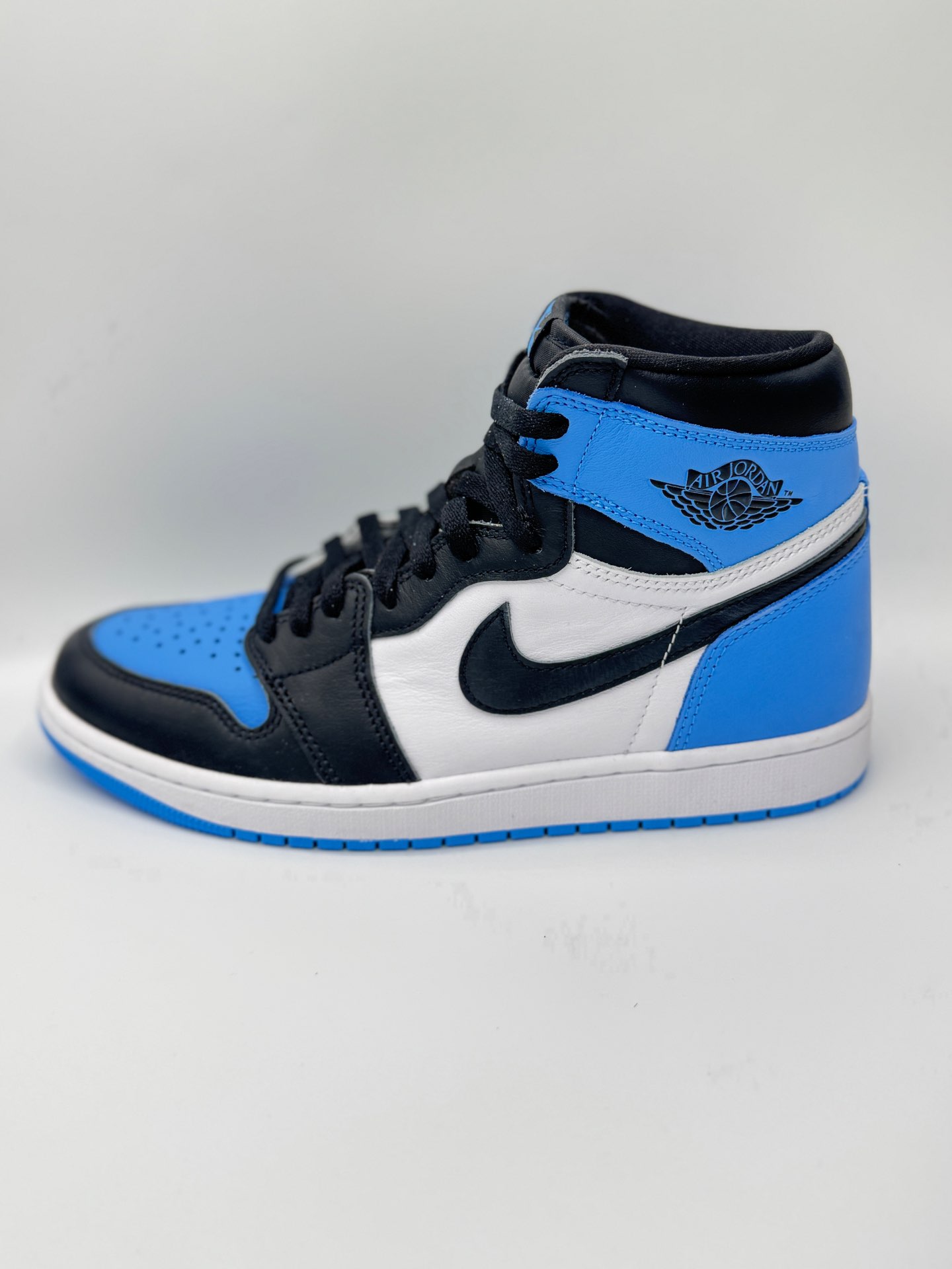 “Jordan 1 Retro high Og “UNC Toe