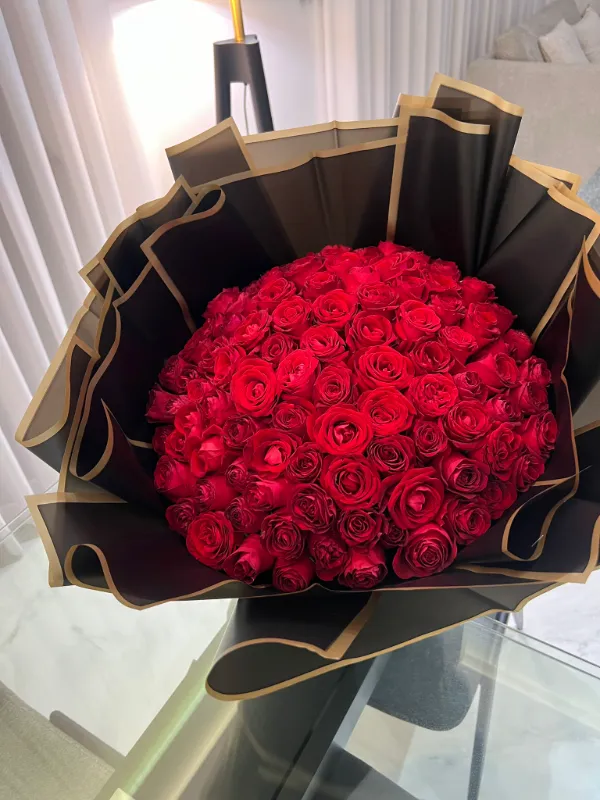 red roses 🌹