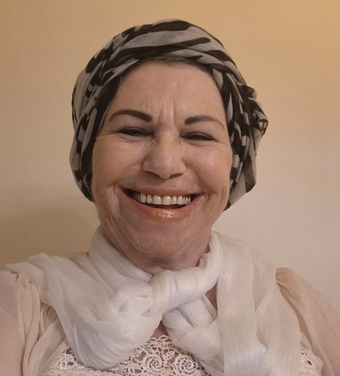 חנה קומפל