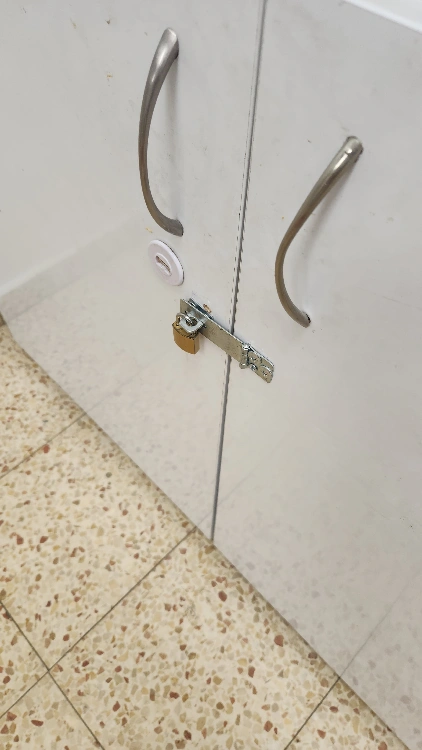 התקנת אביזרי פרזול ומוצרי נוי 