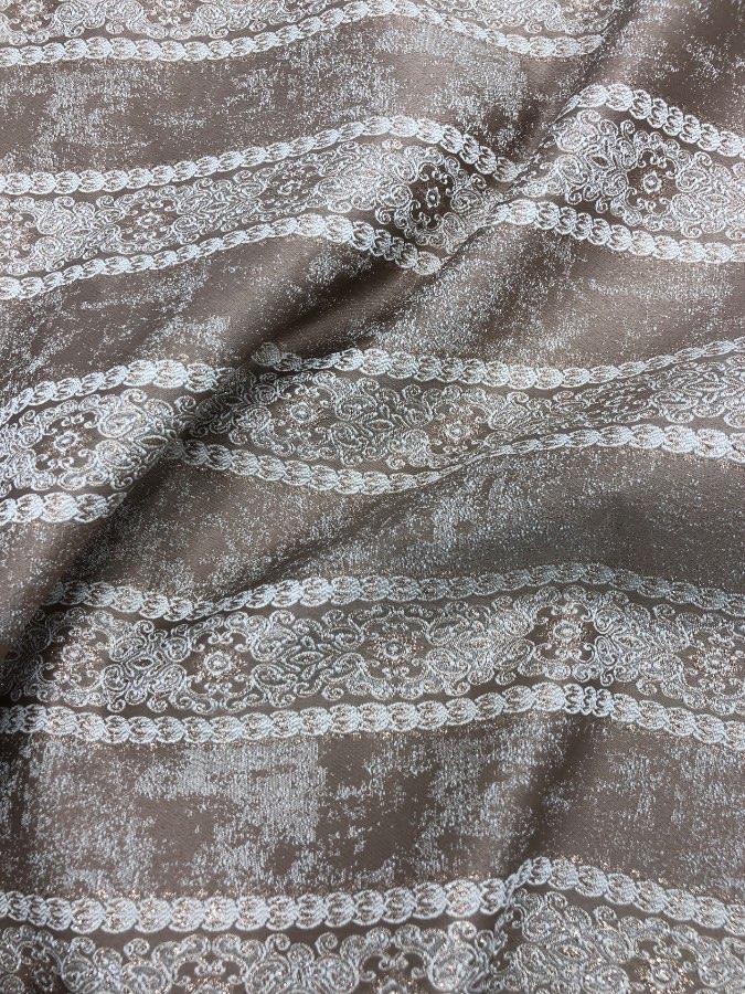 ז׳קארד דגם פסי עיטור צבע חום