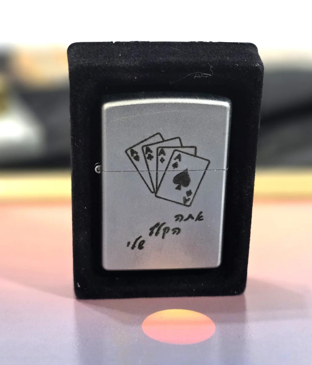 "Zippo" מצית zippo (זיפו) ישן ואיכותי כנראה ממהדורה מוגבלת, חדש לחלוטין באריזה. לא נעשה שימוש מעולם. זקוק למילוי. הגיע מאוסף גדול של אספן מצתים.