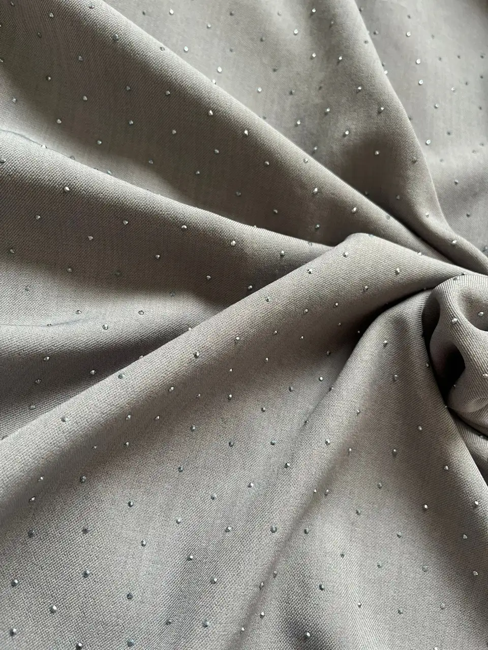 בד קומו עם ניטים 45 ₪ למטר