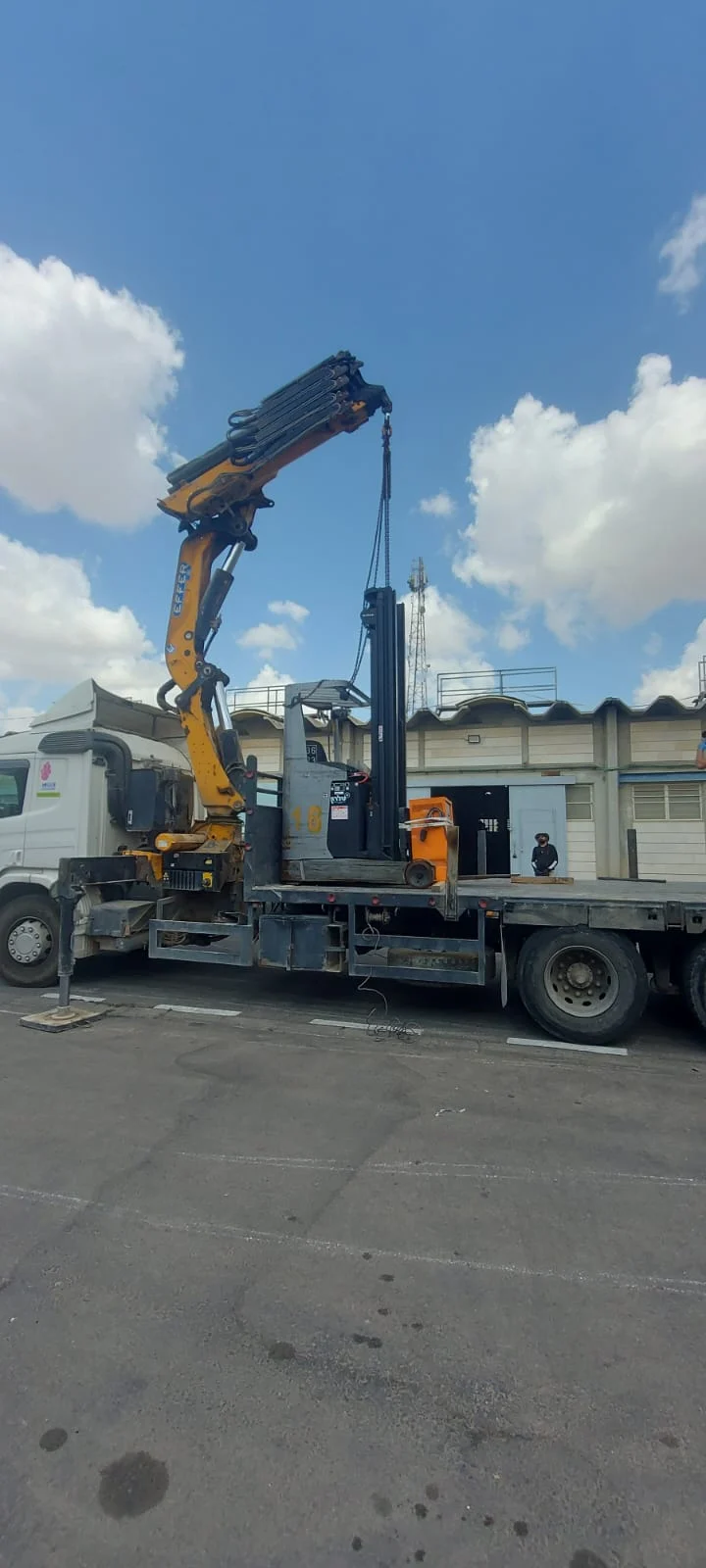 פירוק והרכבת מלגזת היגש אצל הלקוח