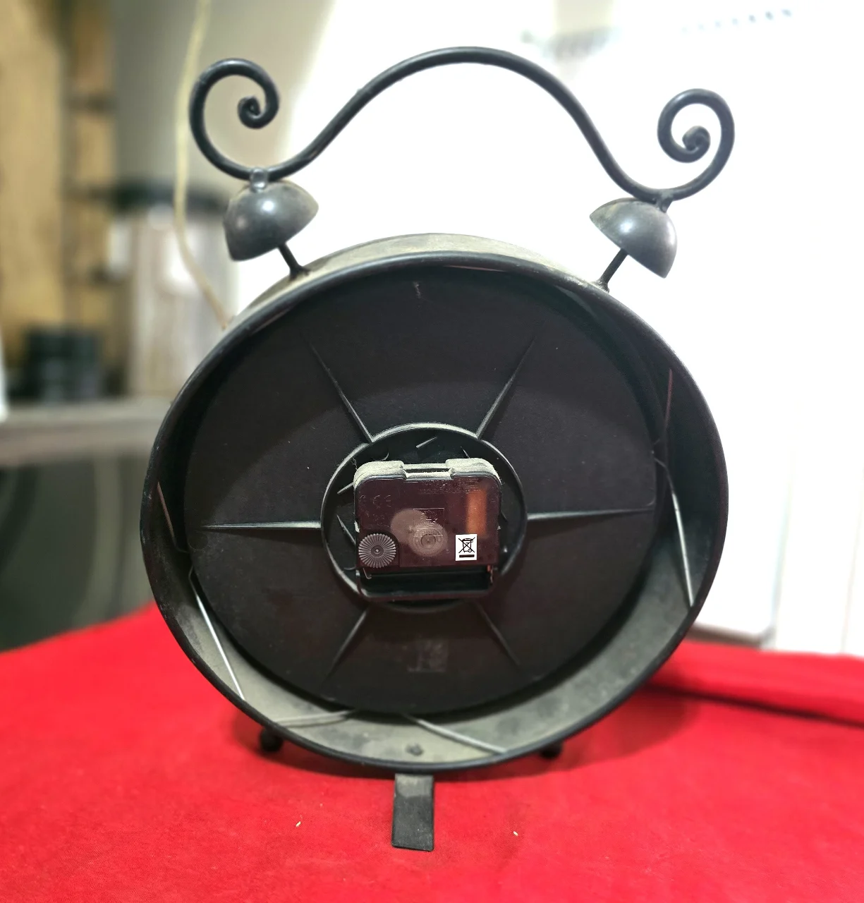 שעון שולחני גדול ויפה במצב עבודה