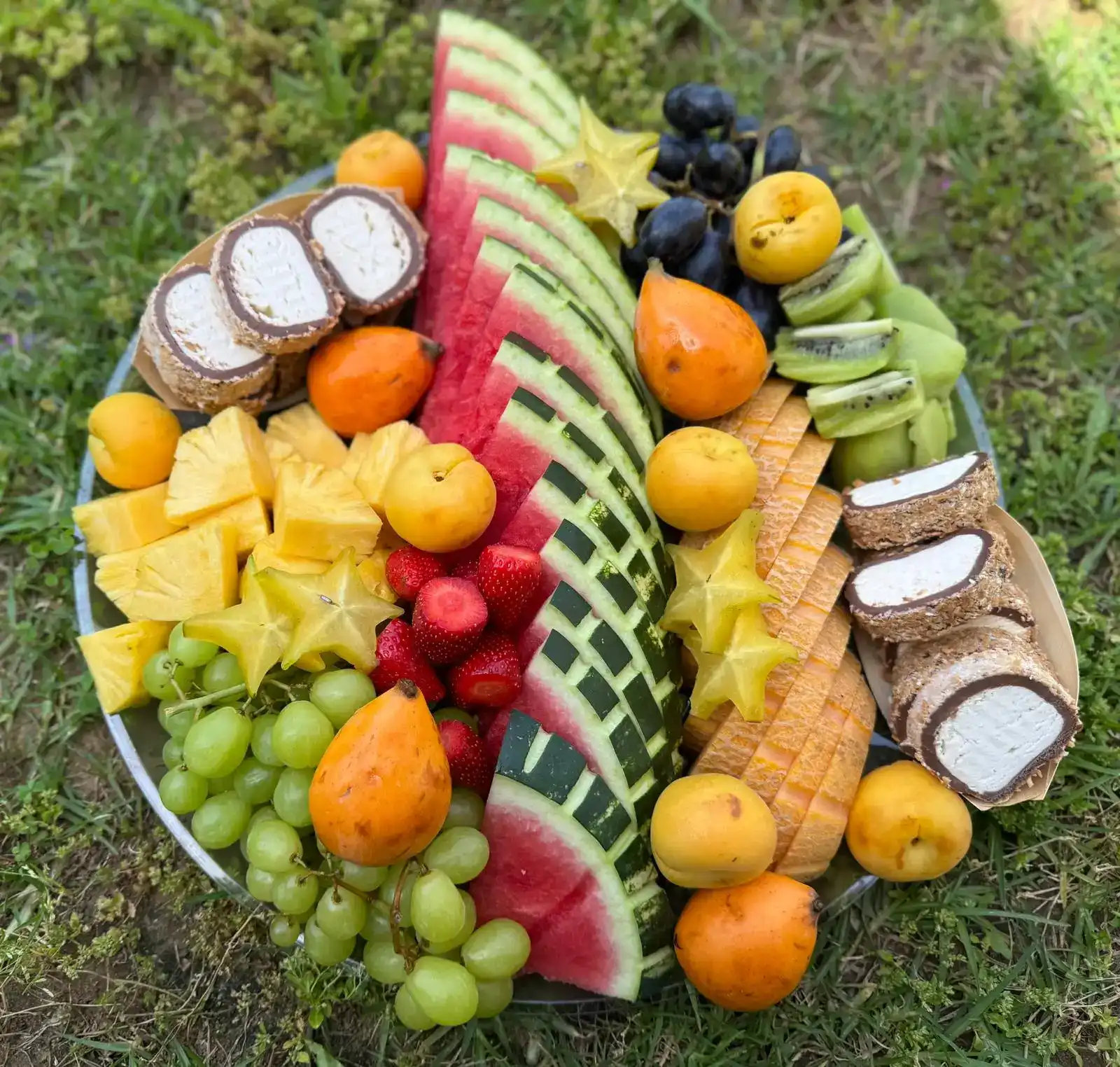 מה הופך מגש פירות מעוצב למרכז השולחן?