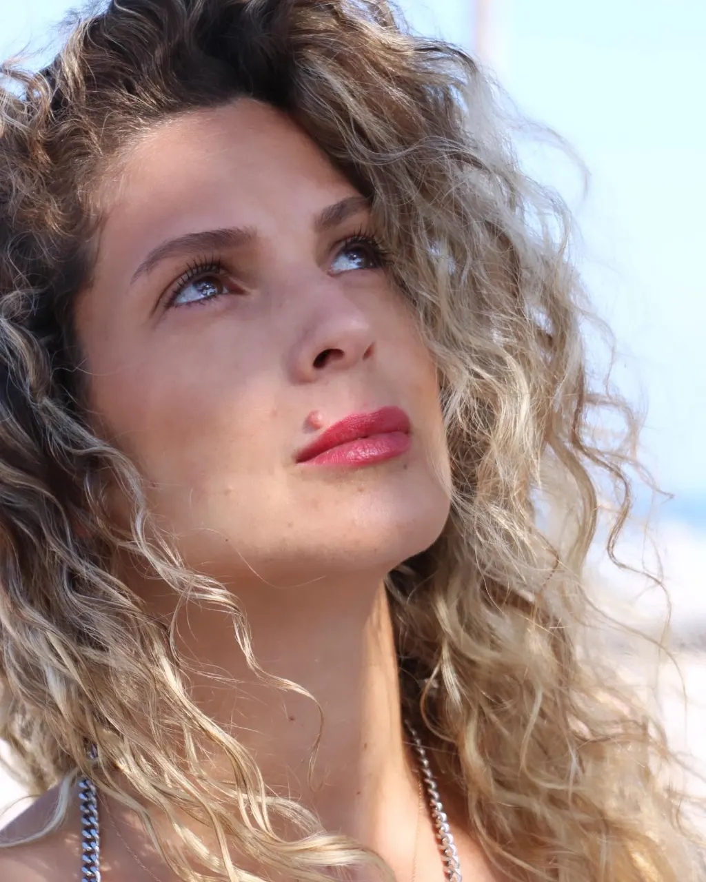 צילומי תדמית לנשים: מיתוג אישי וסיפור ההצלחה שלך עם רוזי