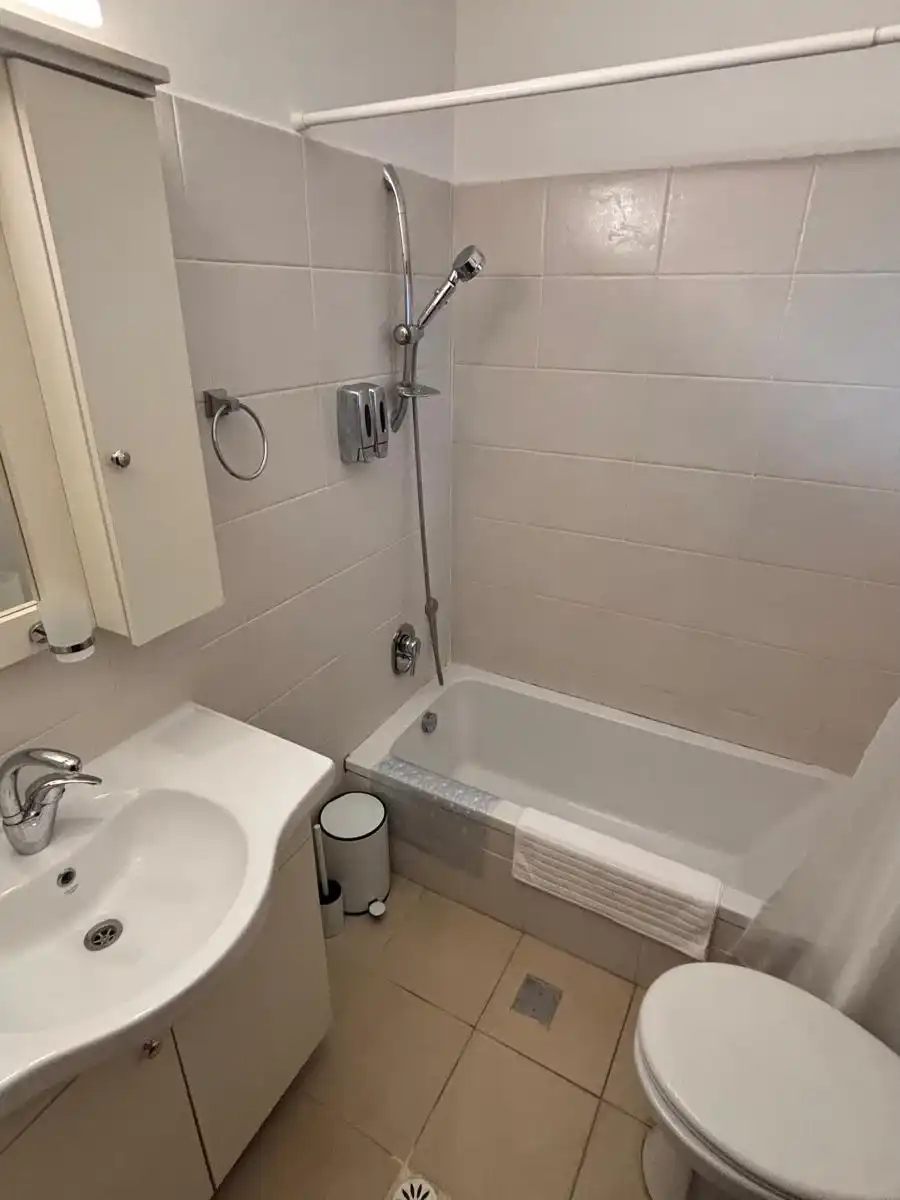  חדר רחצה ושירותים