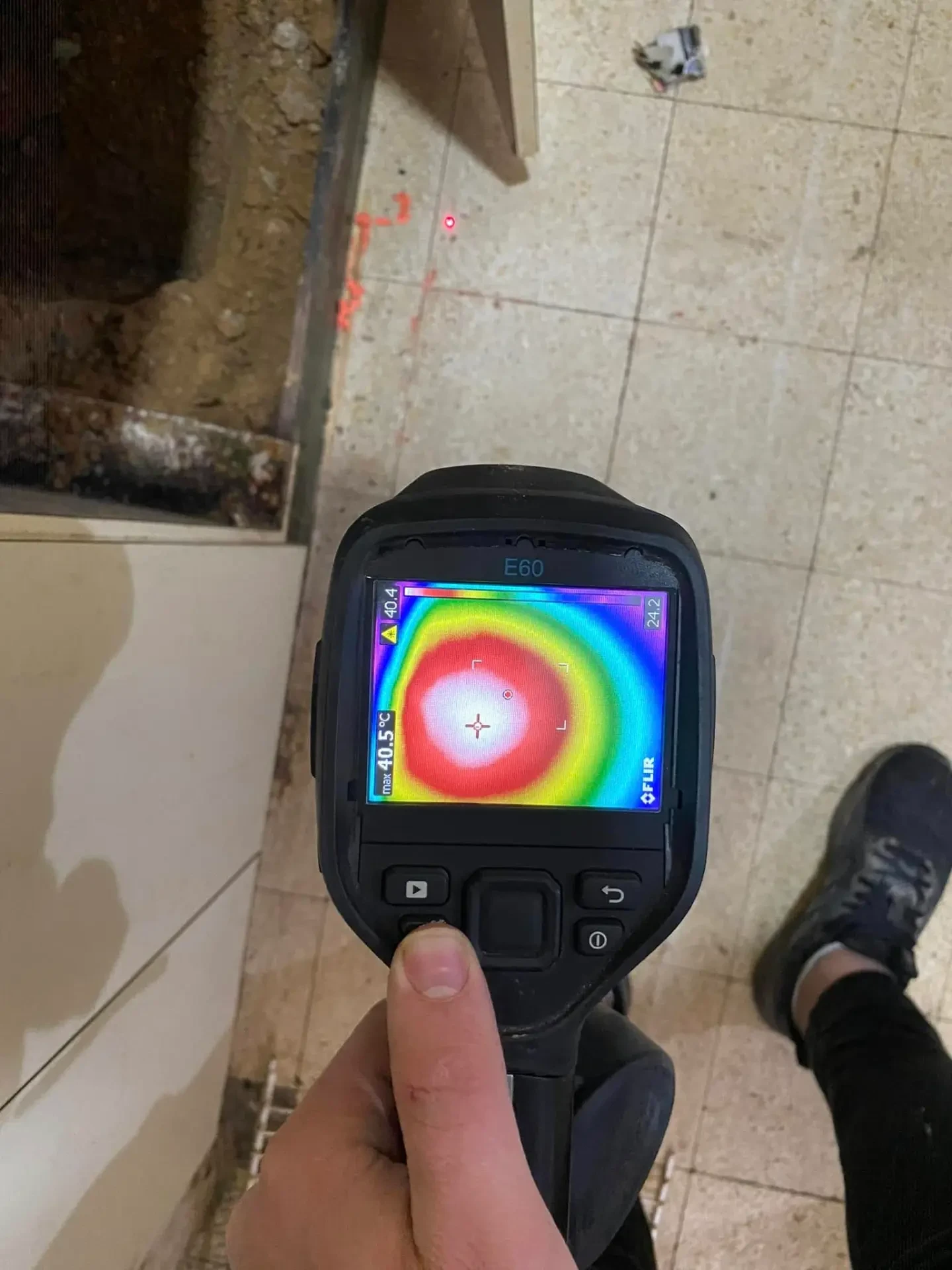 איתור נזילות באמצעות אקדח טרמי