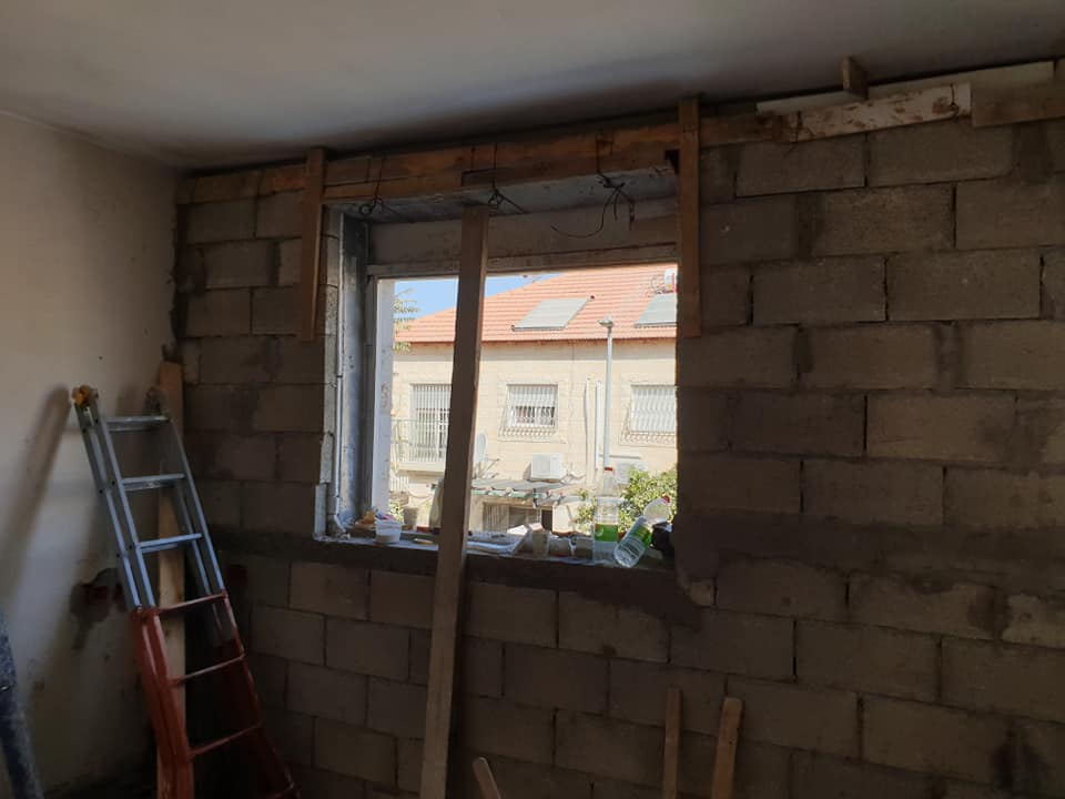 עבודת חיזוק קיר