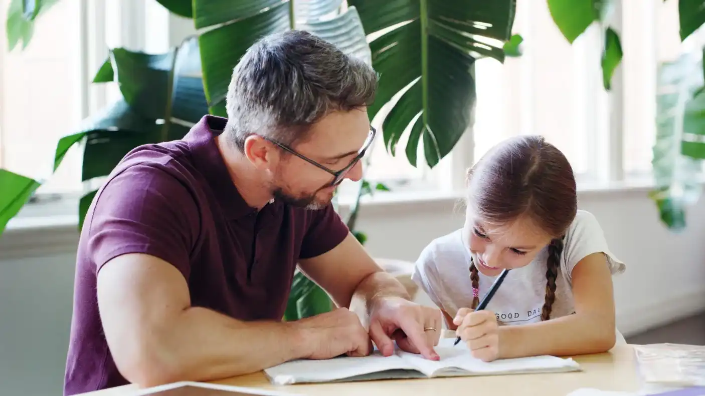המדריך להורים: כך תעודדו מצוינות בלימודים