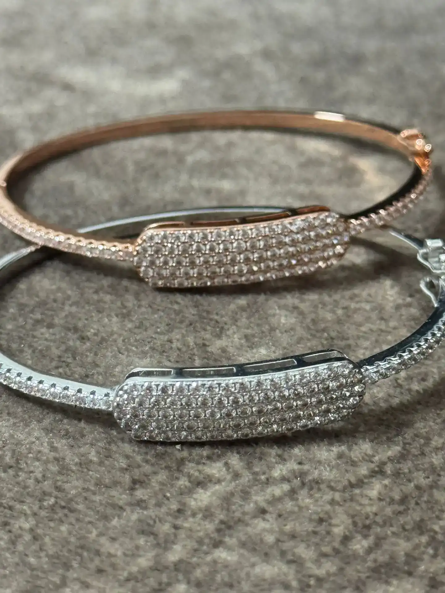 צמיד טניס קשיח