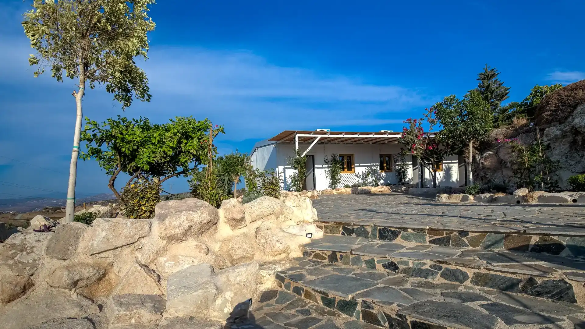 עבודות אבן טבעית- טרסות וריצוף חוץ