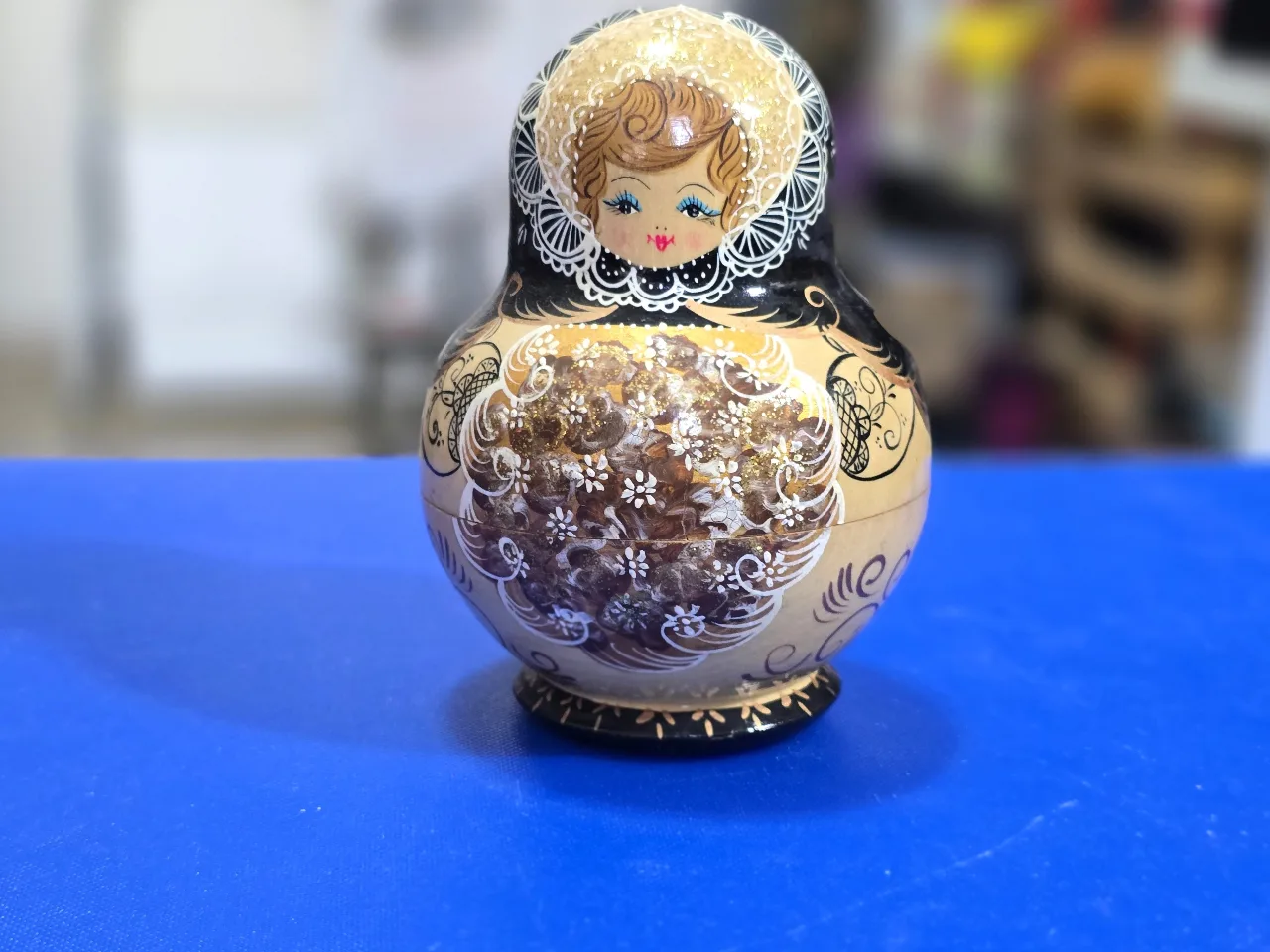 בובת בבושקה מהממת ויפה 4 חלקים ועוד 2 בובות שהחלק התחתון חסר נא לשים לב לתמונות