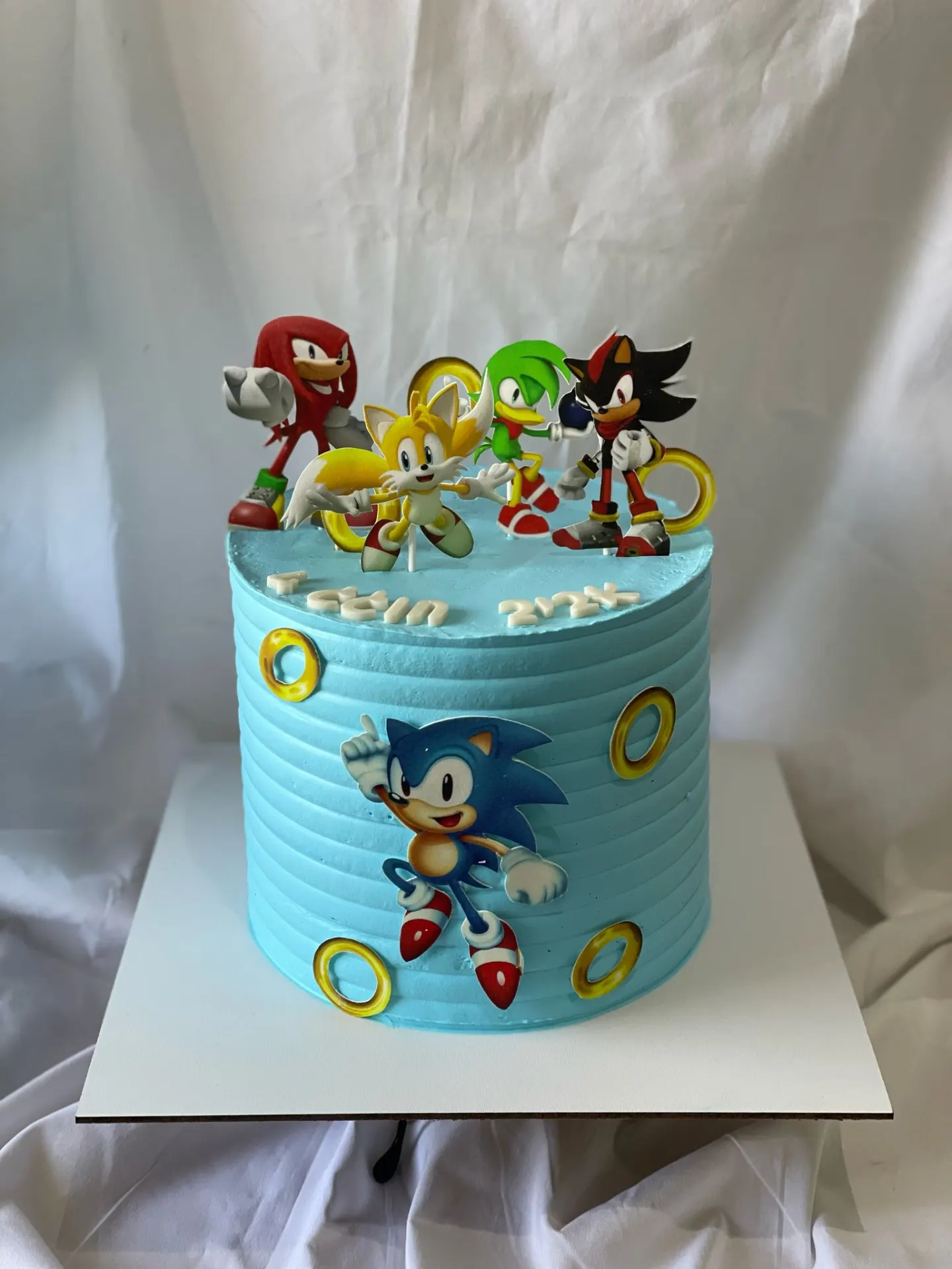 מכירת עוגות זילוף מעוצבות