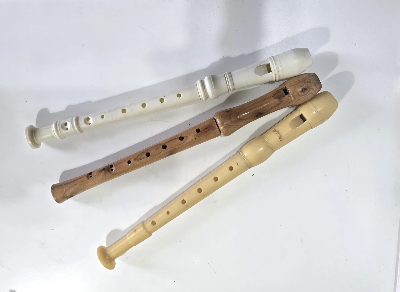 שלשה חלילים עץ ובקליט