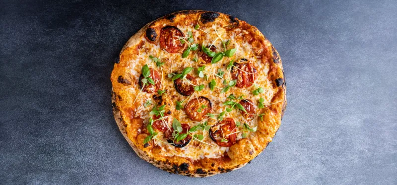 פיצה עגבניות שרופות אישית