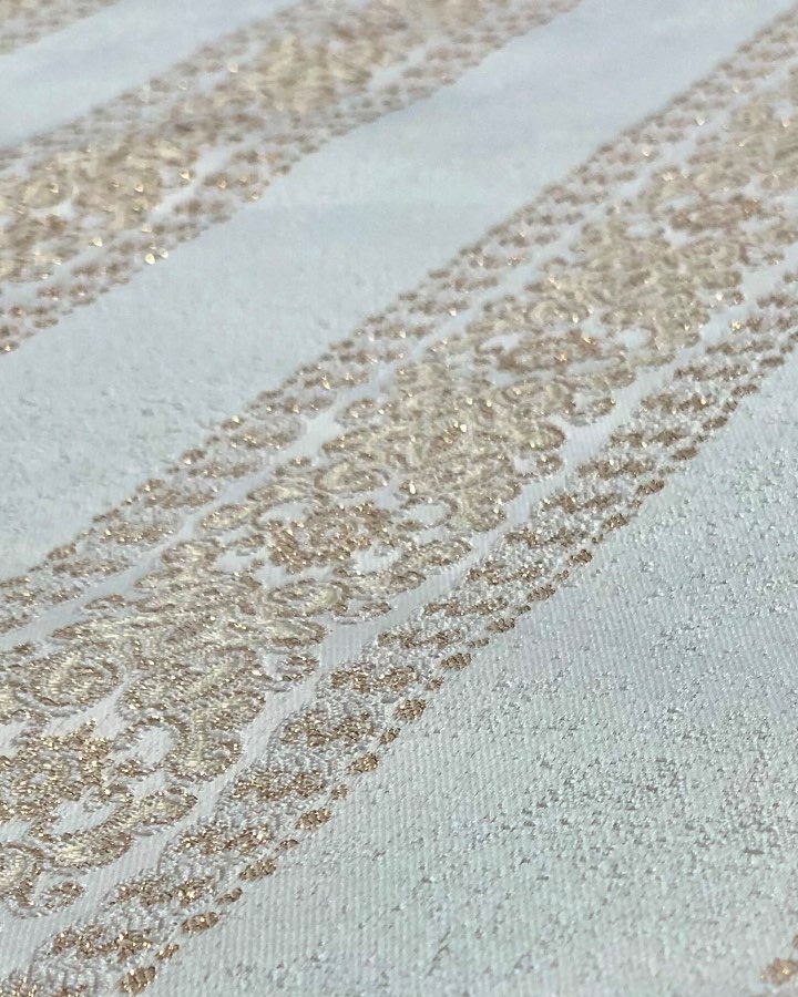 ז׳קארד דגם פסי עיטור צבע לבן