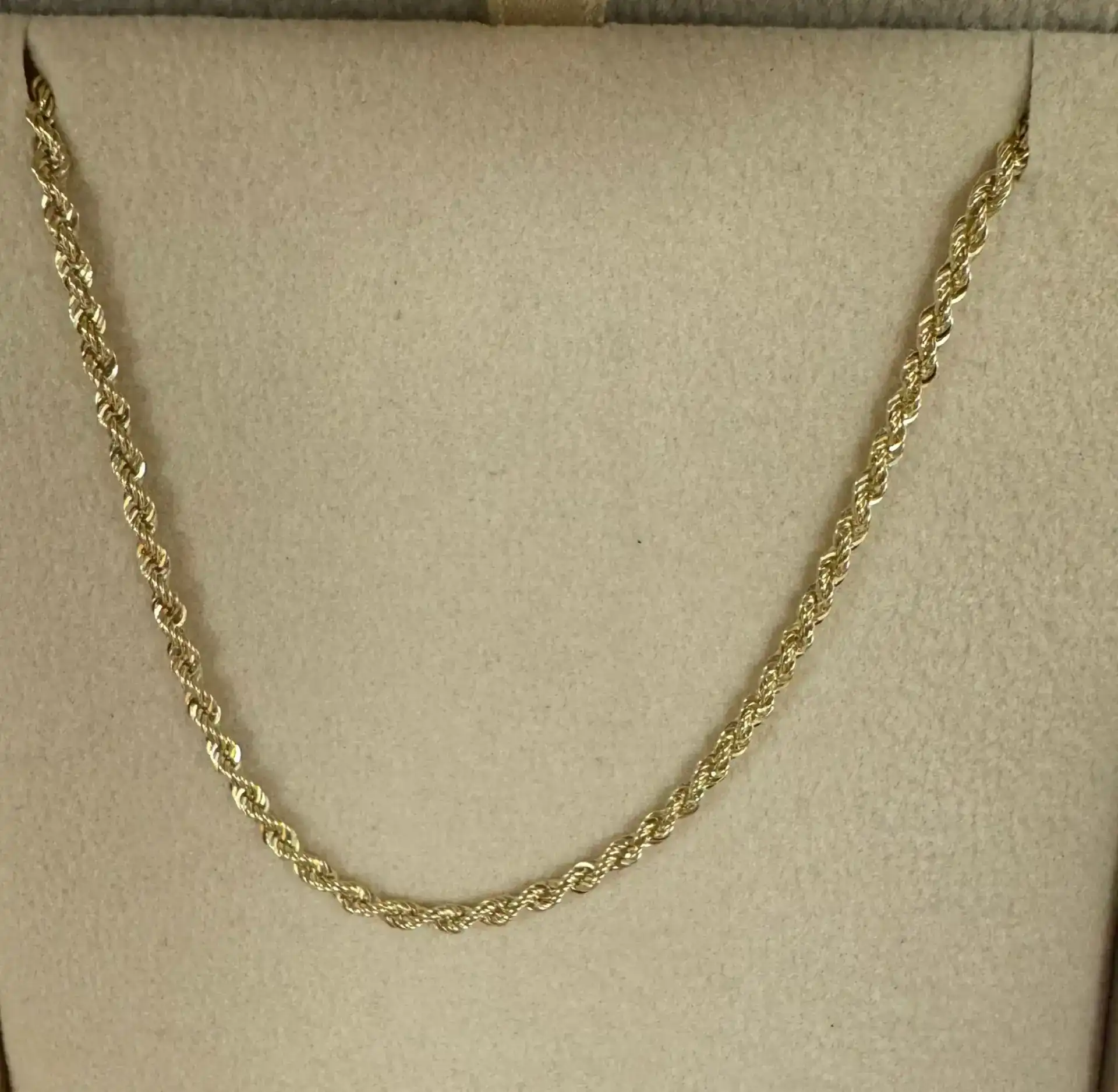 עיצוב תכשיטי יוקרה ומתנות מיוחדות