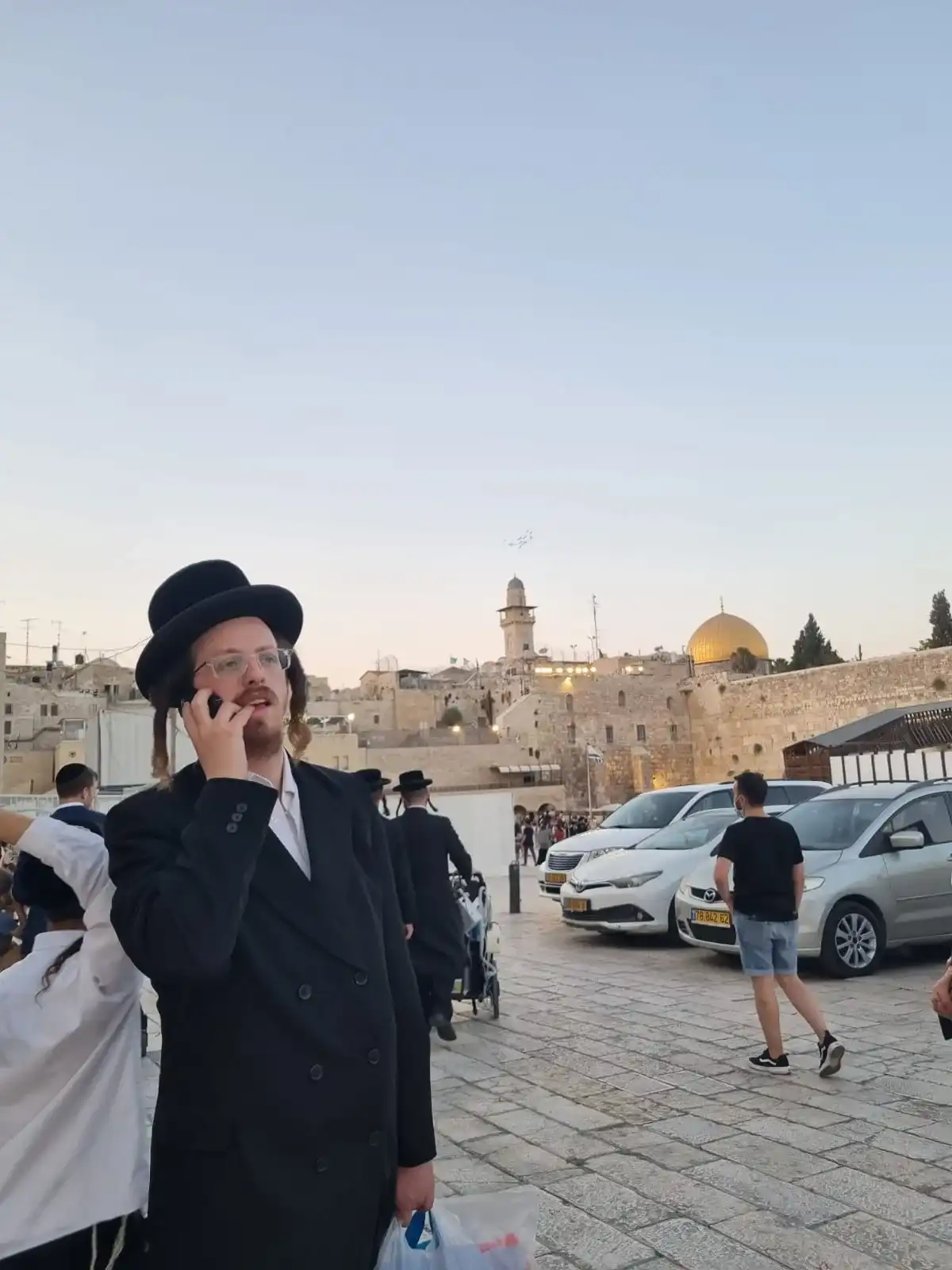 ירושלים פנים רבות לה