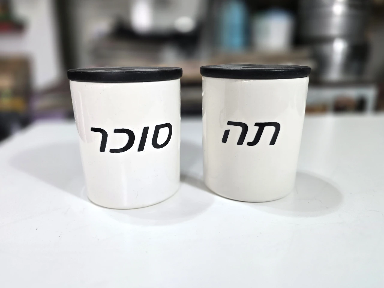 2 כלים לאחסון קפה ותה קרמיקה לפיד חתום גובה 11 סמ