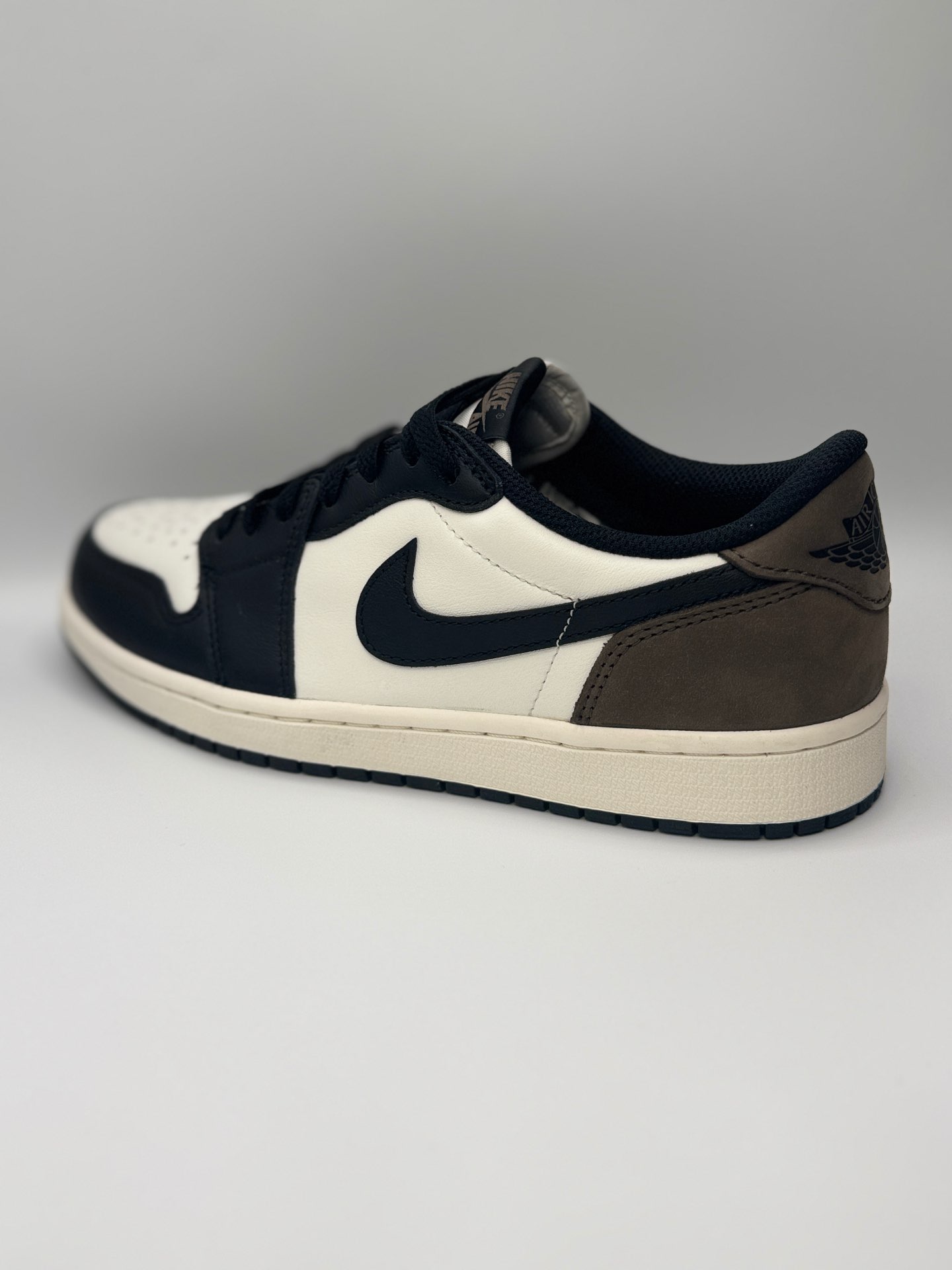״Jordan 1 Retro Low OG “Mocha