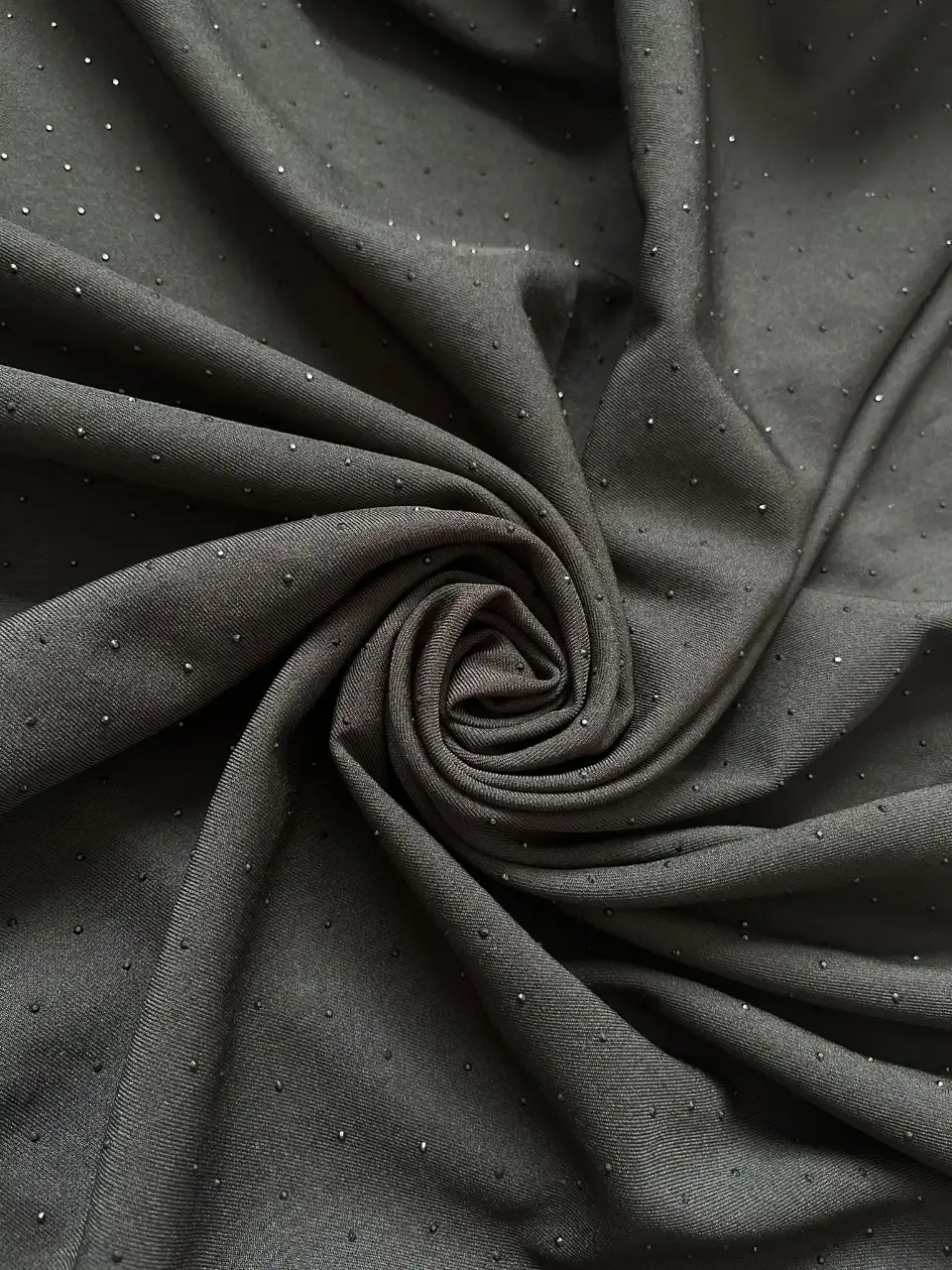 בד קומו עם ניטים 45 ₪ למטר