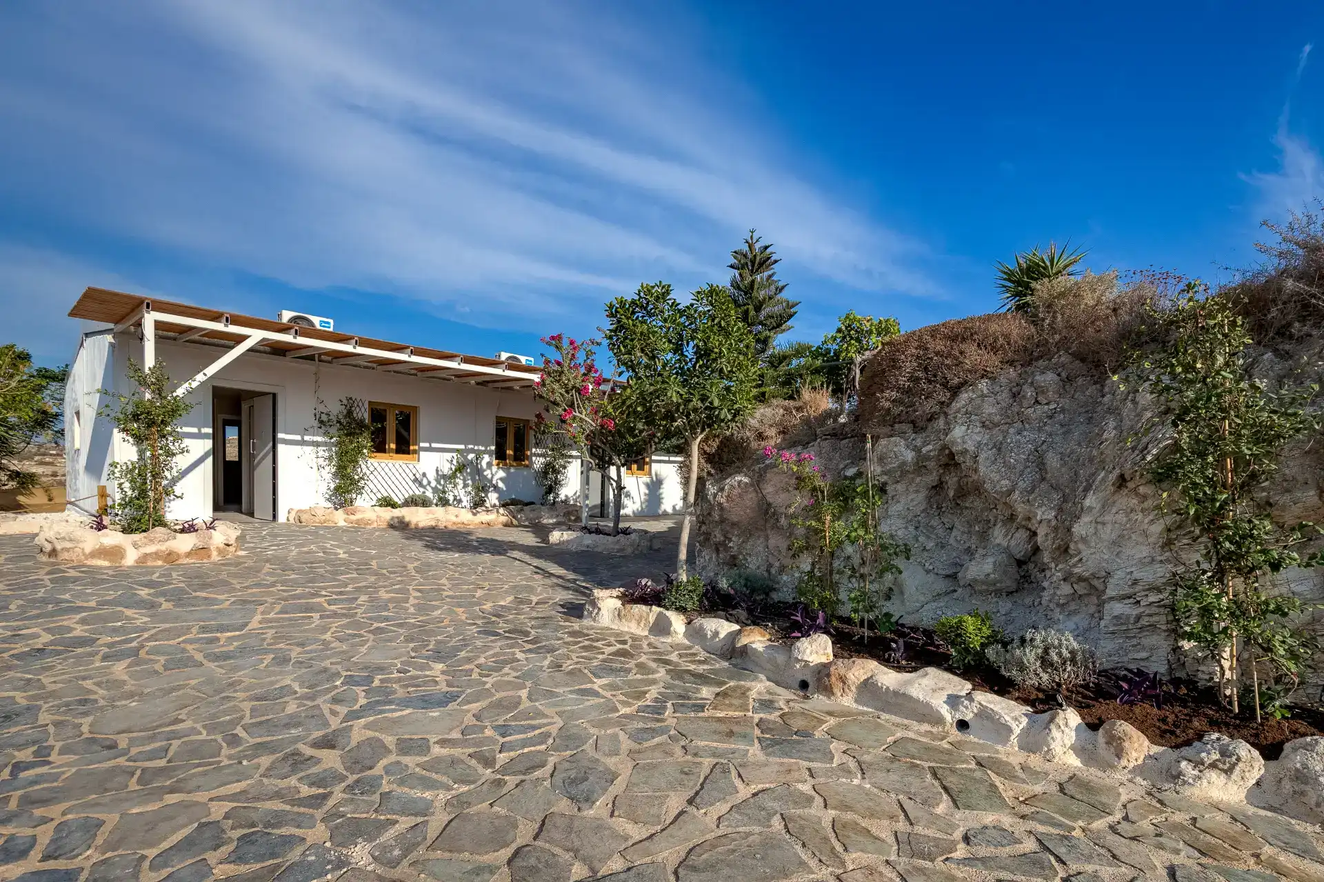 עבודות אבן טבעית- טרסות וריצוף חוץ